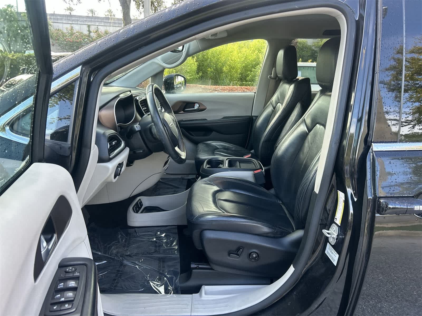 Thumbnail: 2017 Chrysler Pacifica - 2