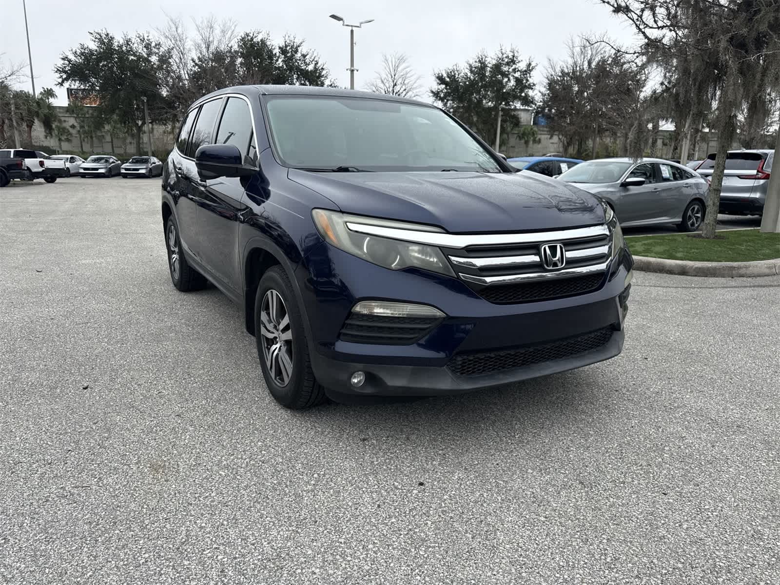 Thumbnail: 2017 Honda Pilot - 8