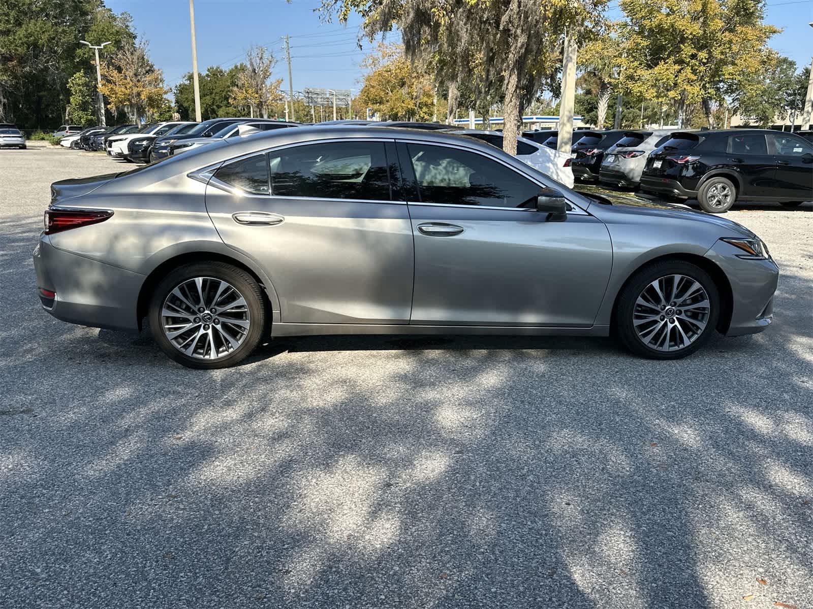 Thumbnail: 2021 Lexus ES - 7