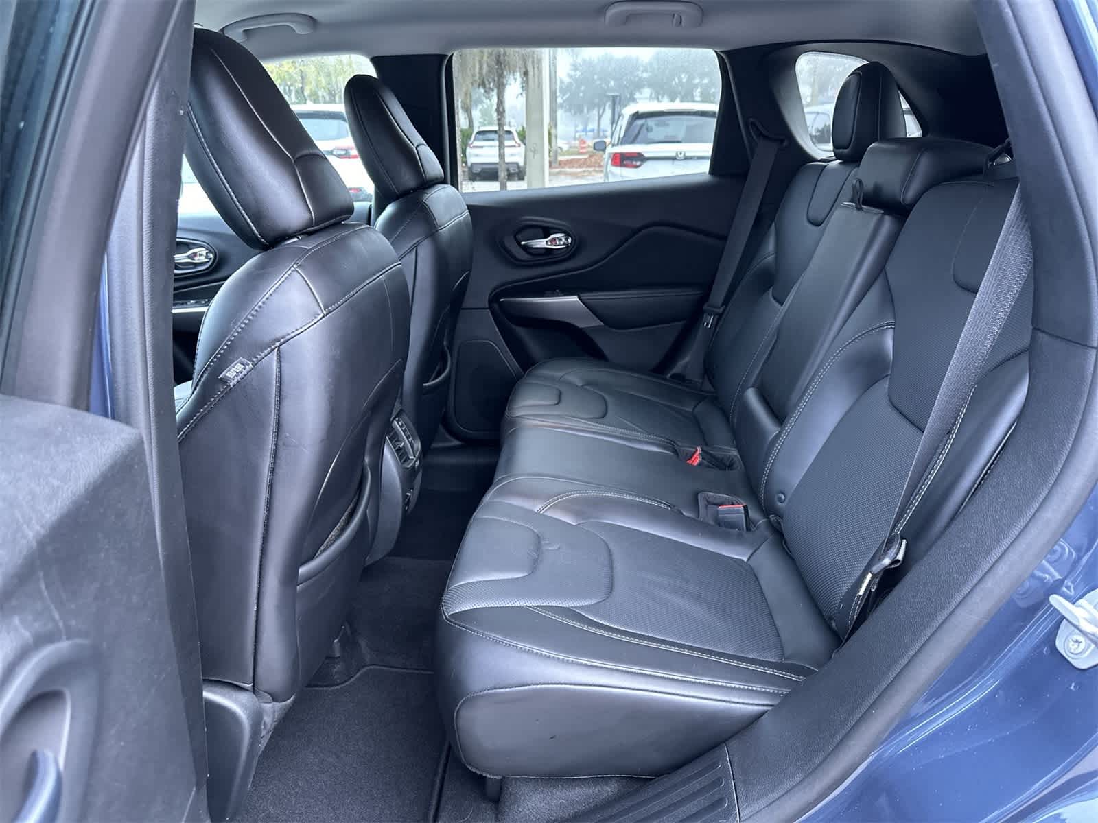 Thumbnail: 2019 Jeep Cherokee - 15