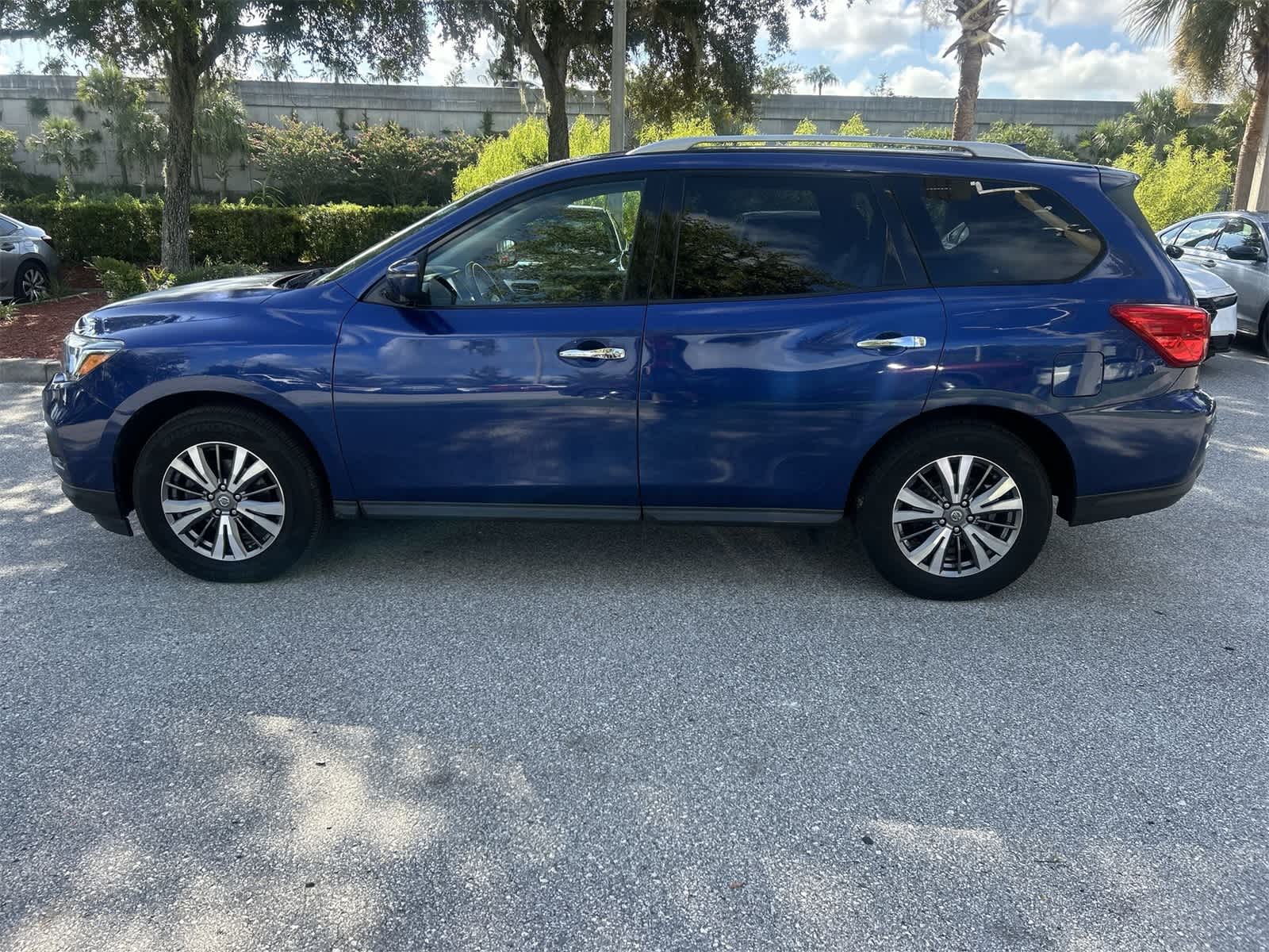 Thumbnail: 2020 Nissan Pathfinder - 3