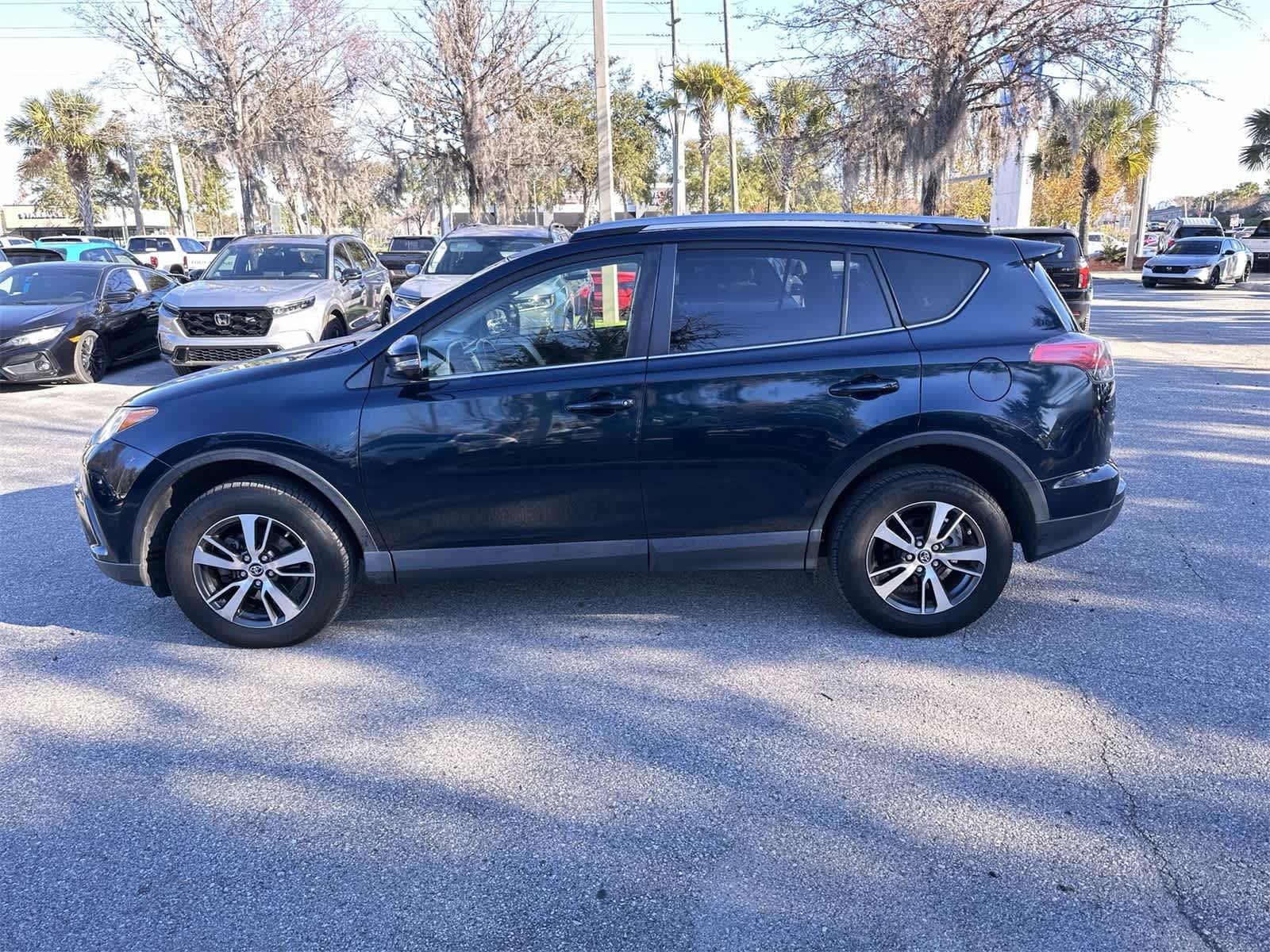 Thumbnail: 2018 Toyota RAV4 - 3