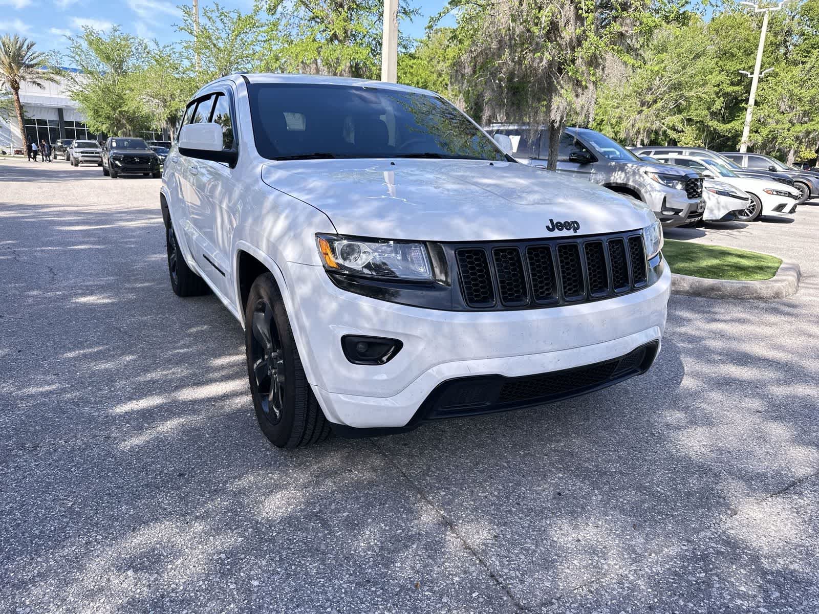 Thumbnail: 2015 Jeep Grand Cherokee - 8