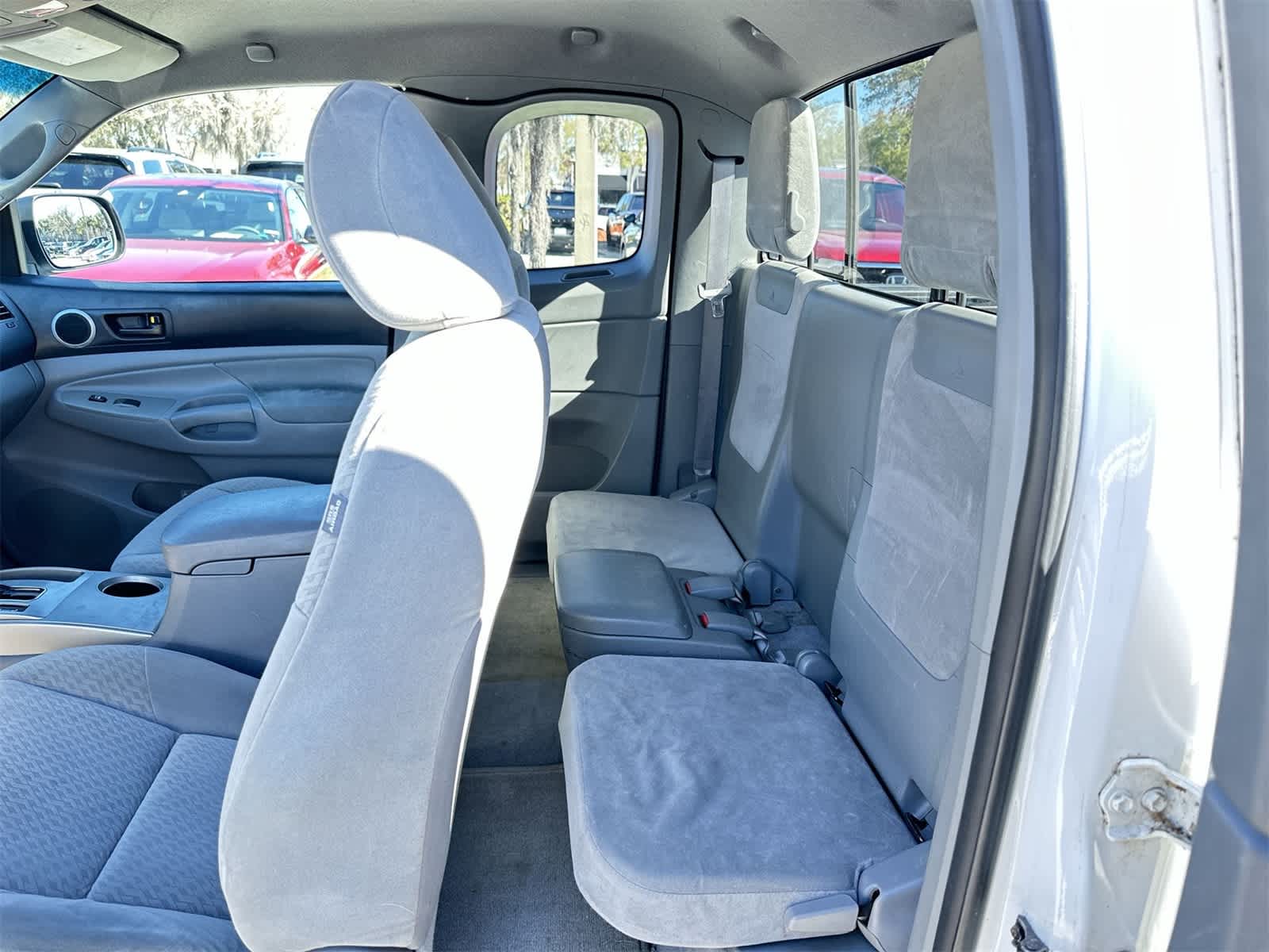 Thumbnail: 2010 Toyota Tacoma - 15