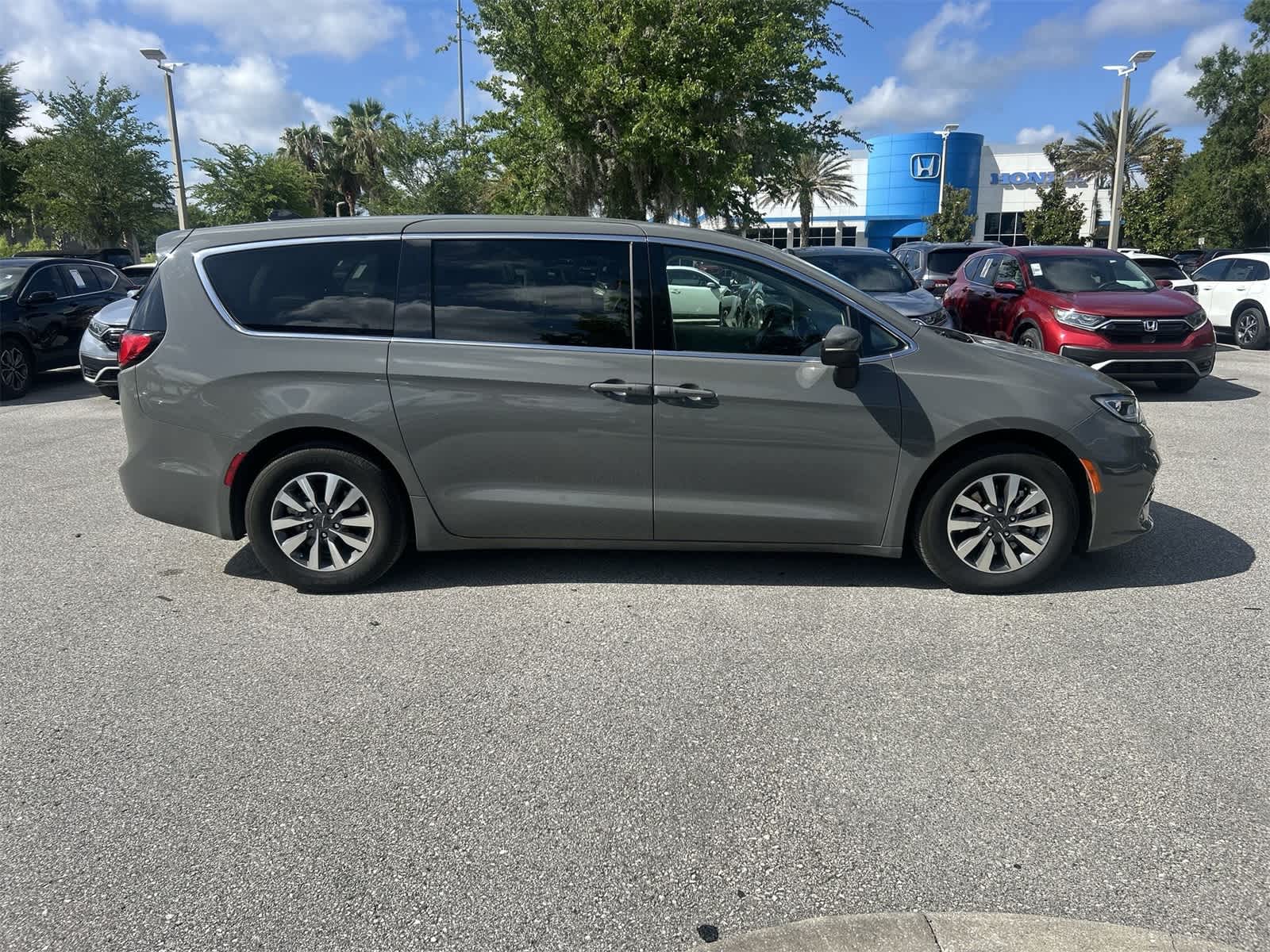 2023 Chrysler Pacifica Hybrid Touring L 7