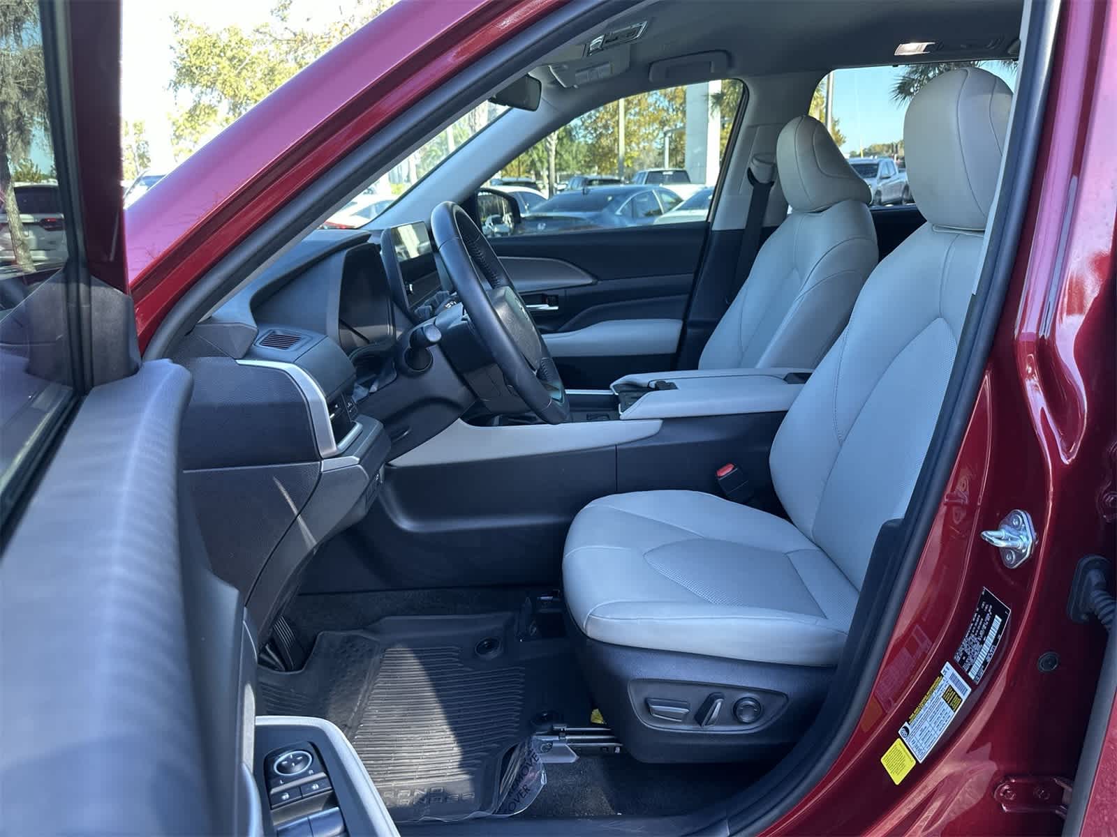 Thumbnail: 2024 Toyota Grand Highlander - 15