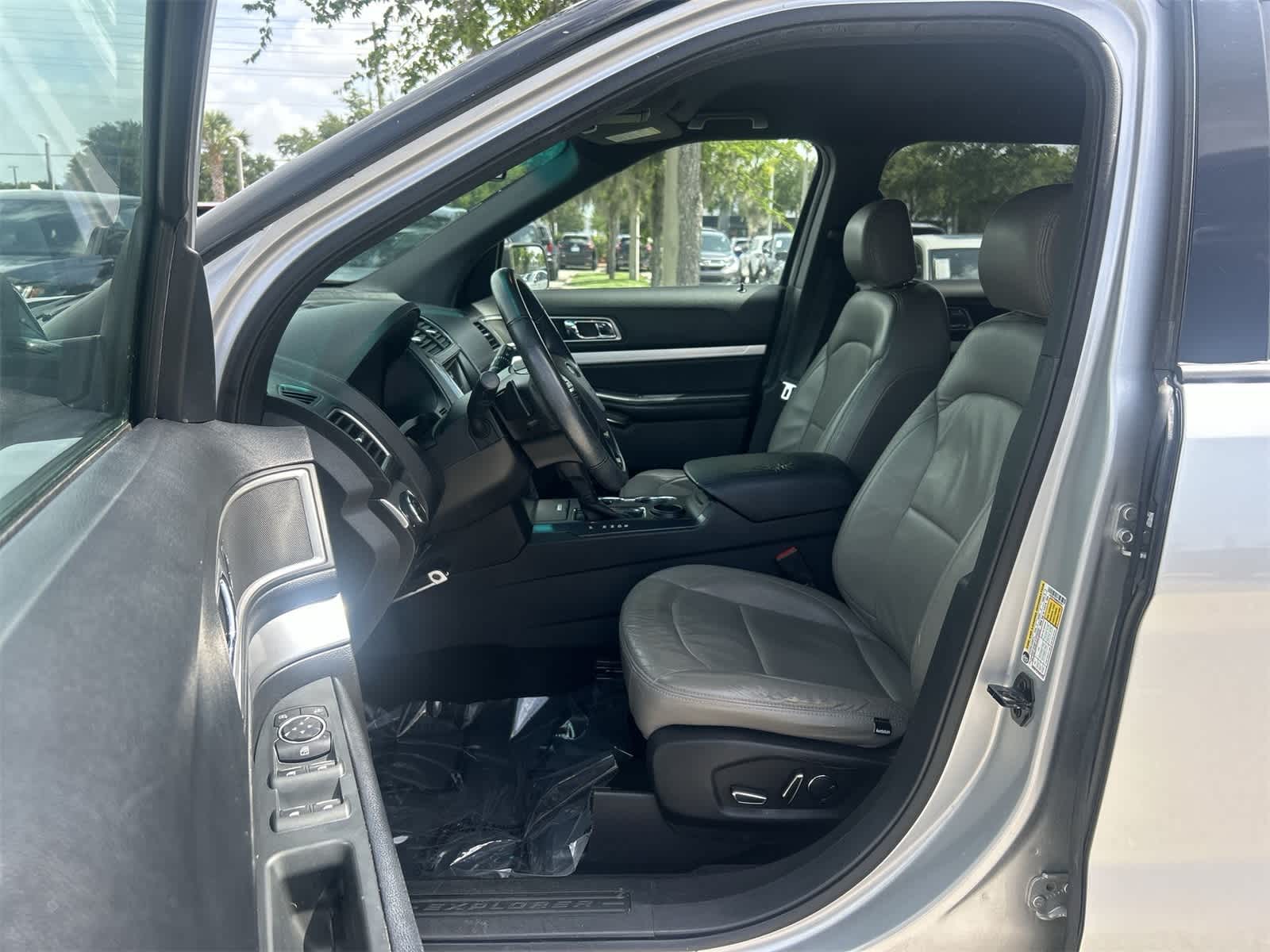 2017 Ford Explorer XLT 2