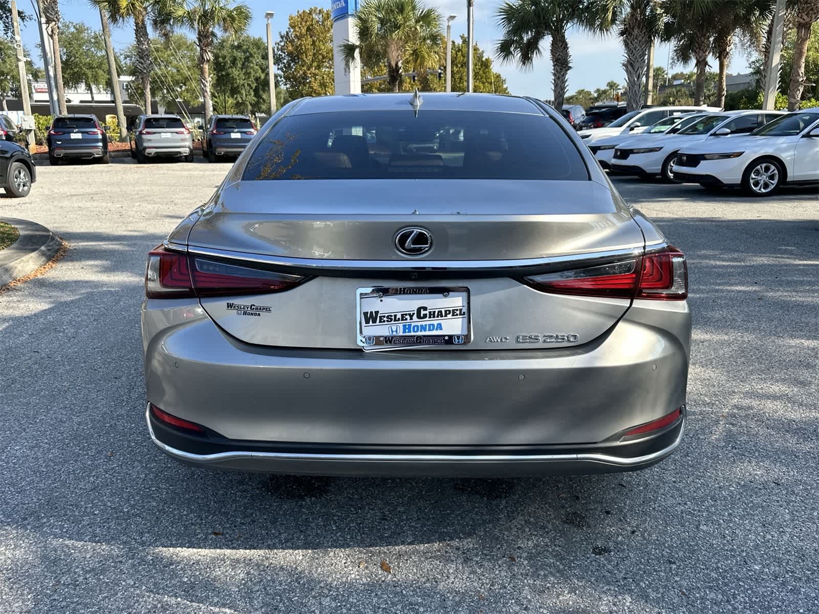 Thumbnail: 2021 Lexus ES - 5