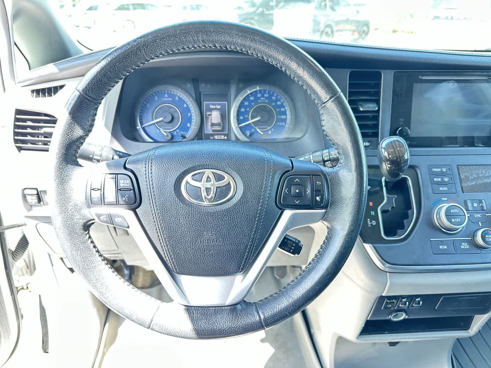 Thumbnail: 2015 Toyota Sienna - 18