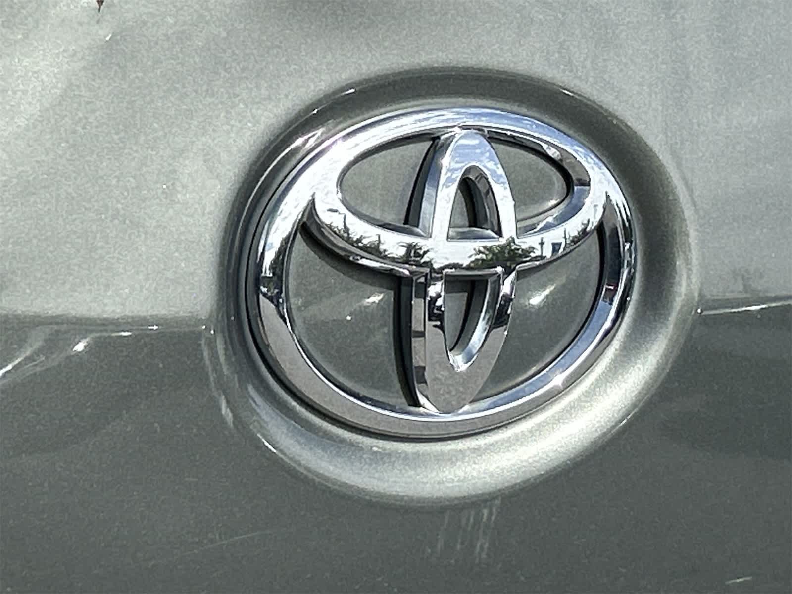 Thumbnail: 2011 Toyota Sienna - 10