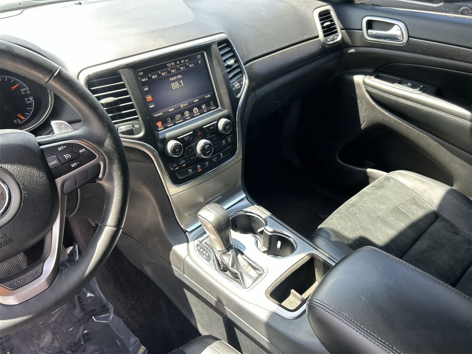 Thumbnail: 2017 Jeep Grand Cherokee - 19