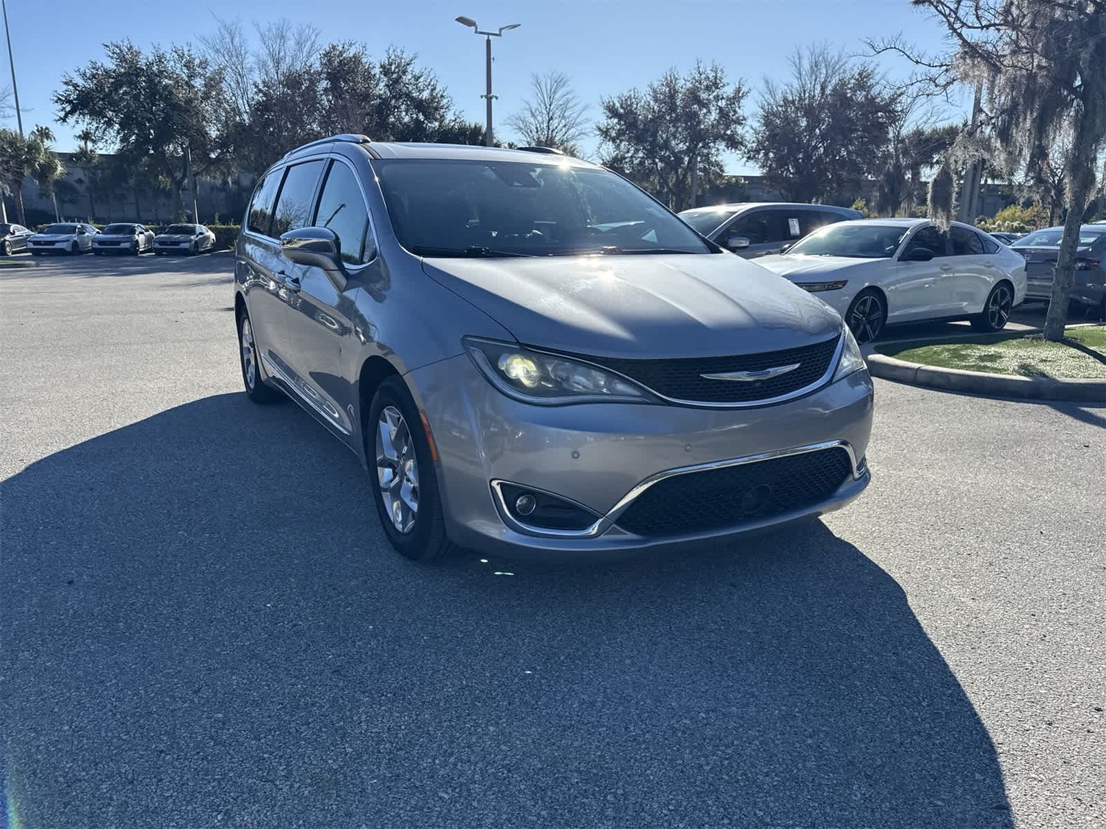 Thumbnail: 2018 Chrysler Pacifica - 8