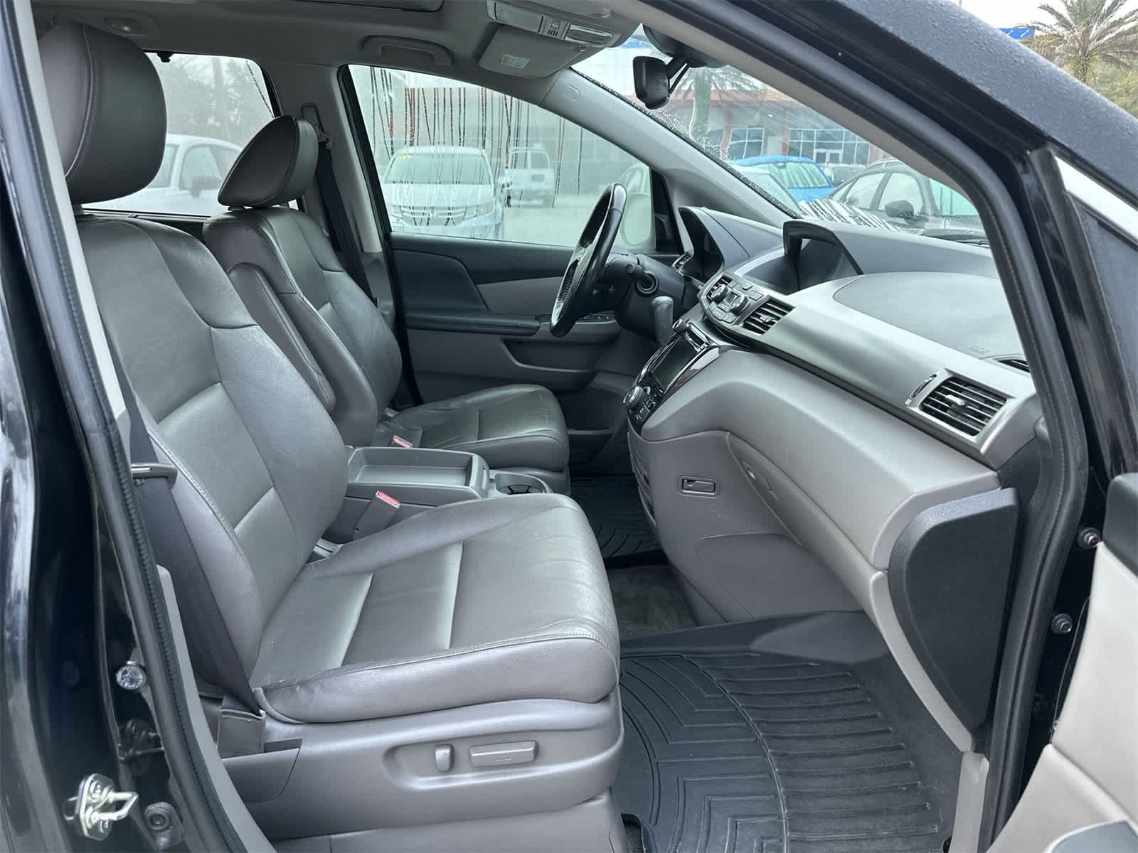 Thumbnail: 2015 Honda Odyssey - 17