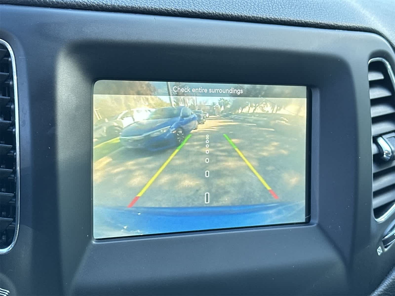 Thumbnail: 2019 Jeep Compass - 20