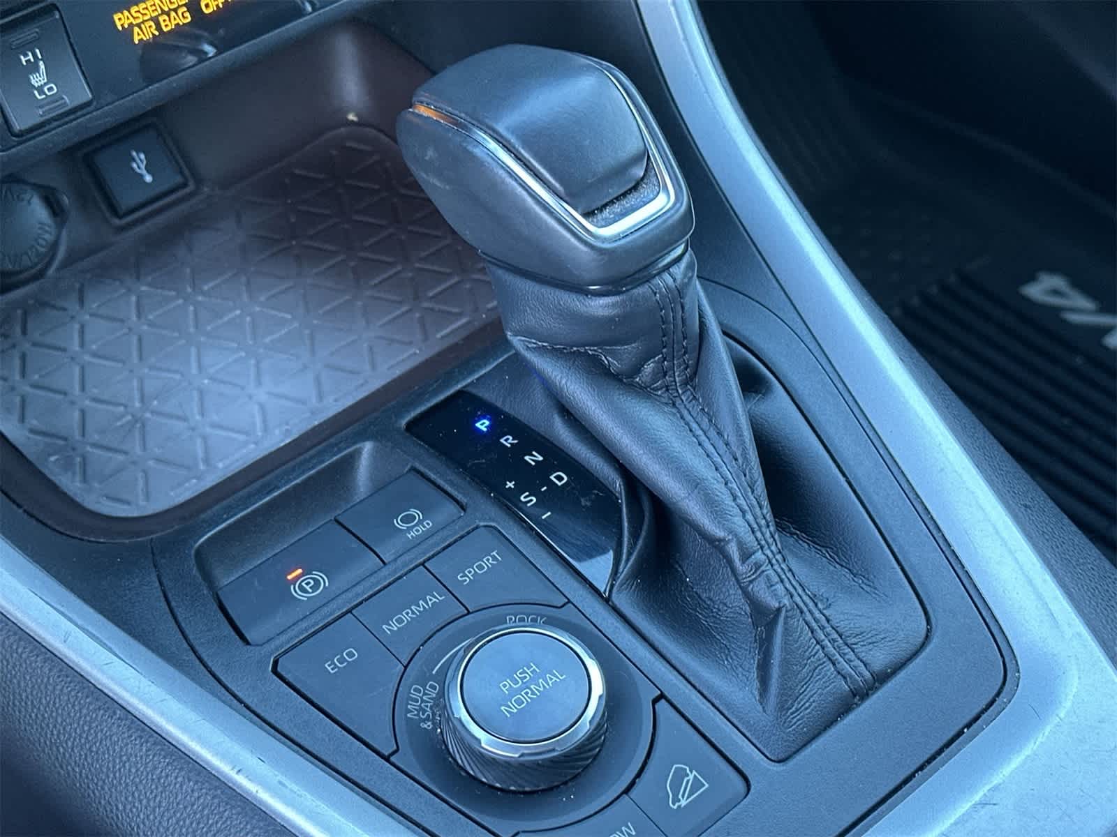 Thumbnail: 2020 Toyota RAV4 - 20