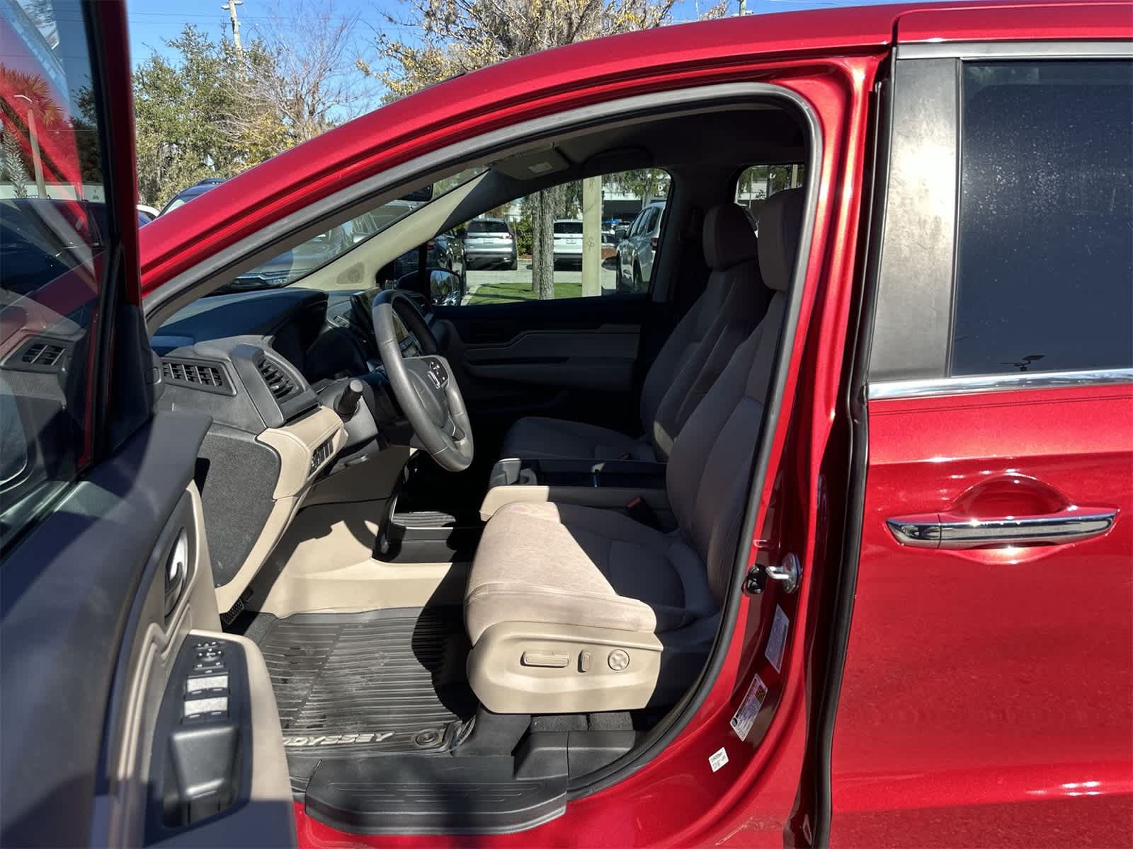 Thumbnail: 2023 Honda Odyssey - 10