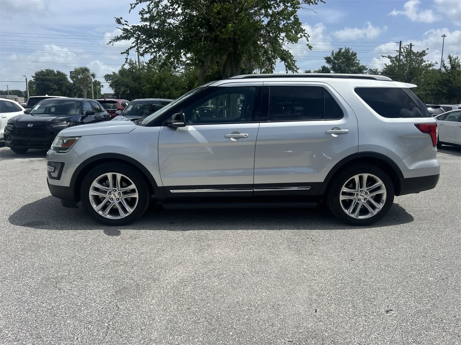 2017 Ford Explorer XLT 3