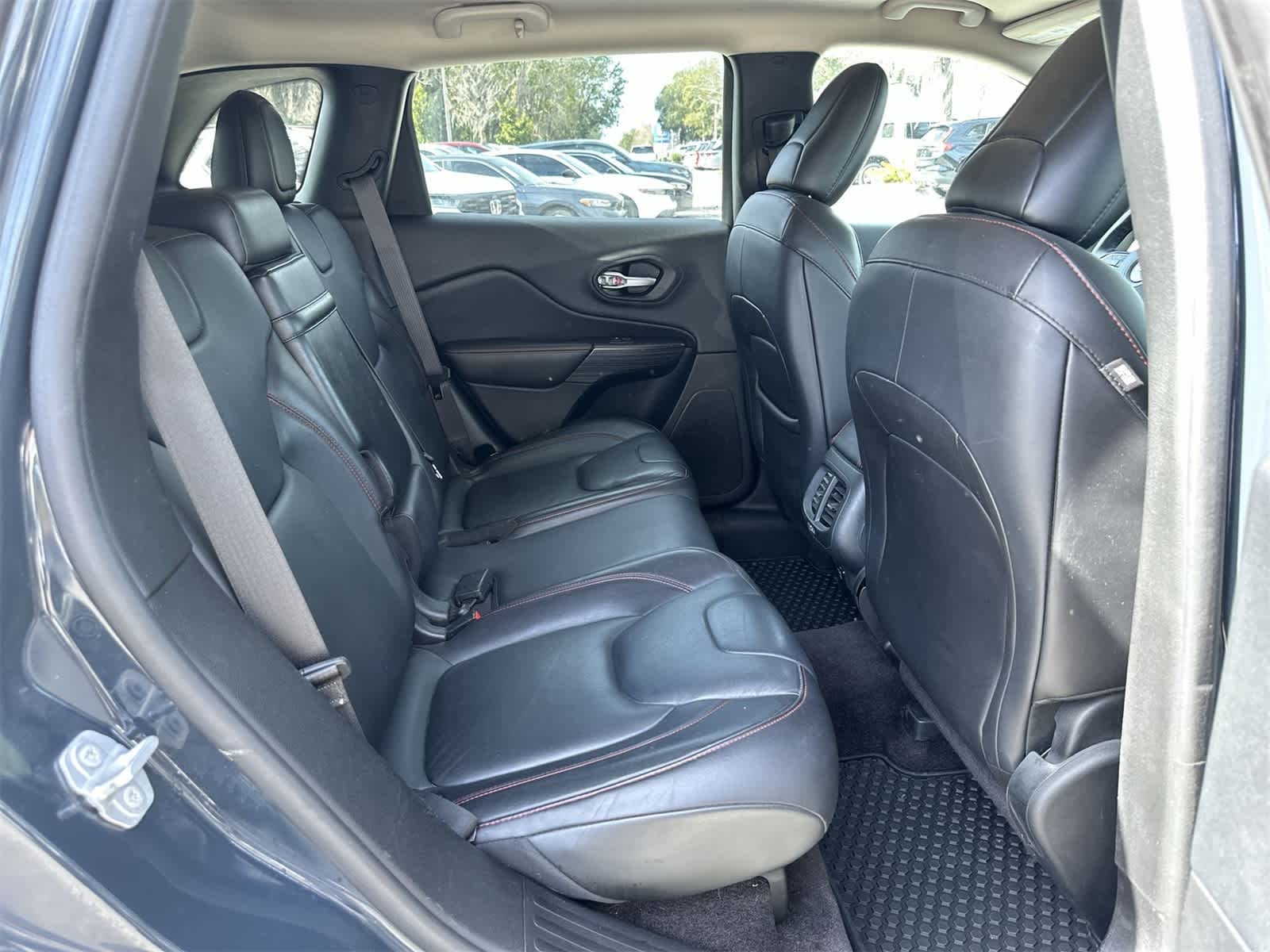 Thumbnail: 2016 Jeep Cherokee - 16