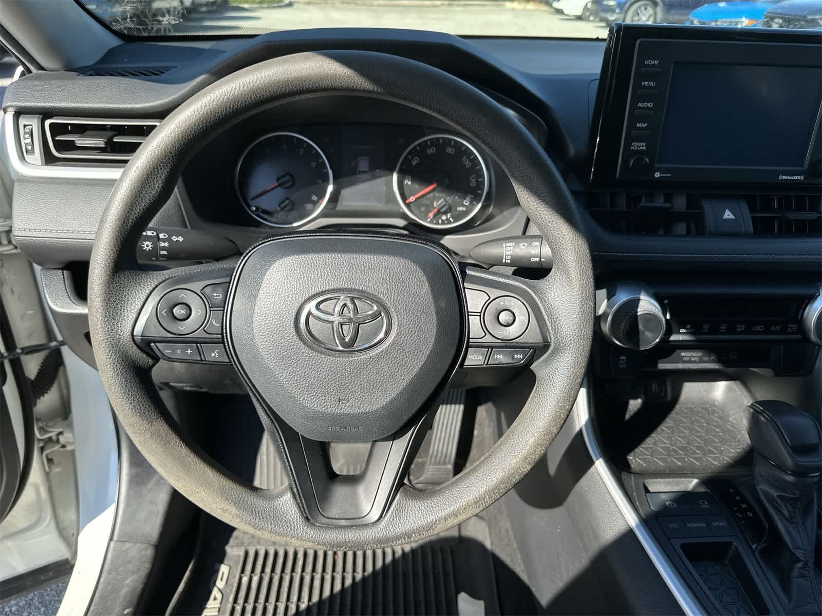 Thumbnail: 2020 Toyota RAV4 - 18