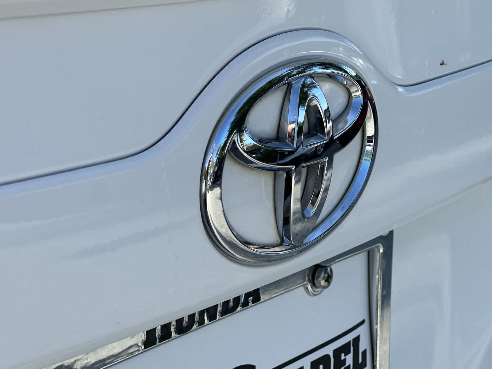 Thumbnail: 2013 Toyota Camry - 10