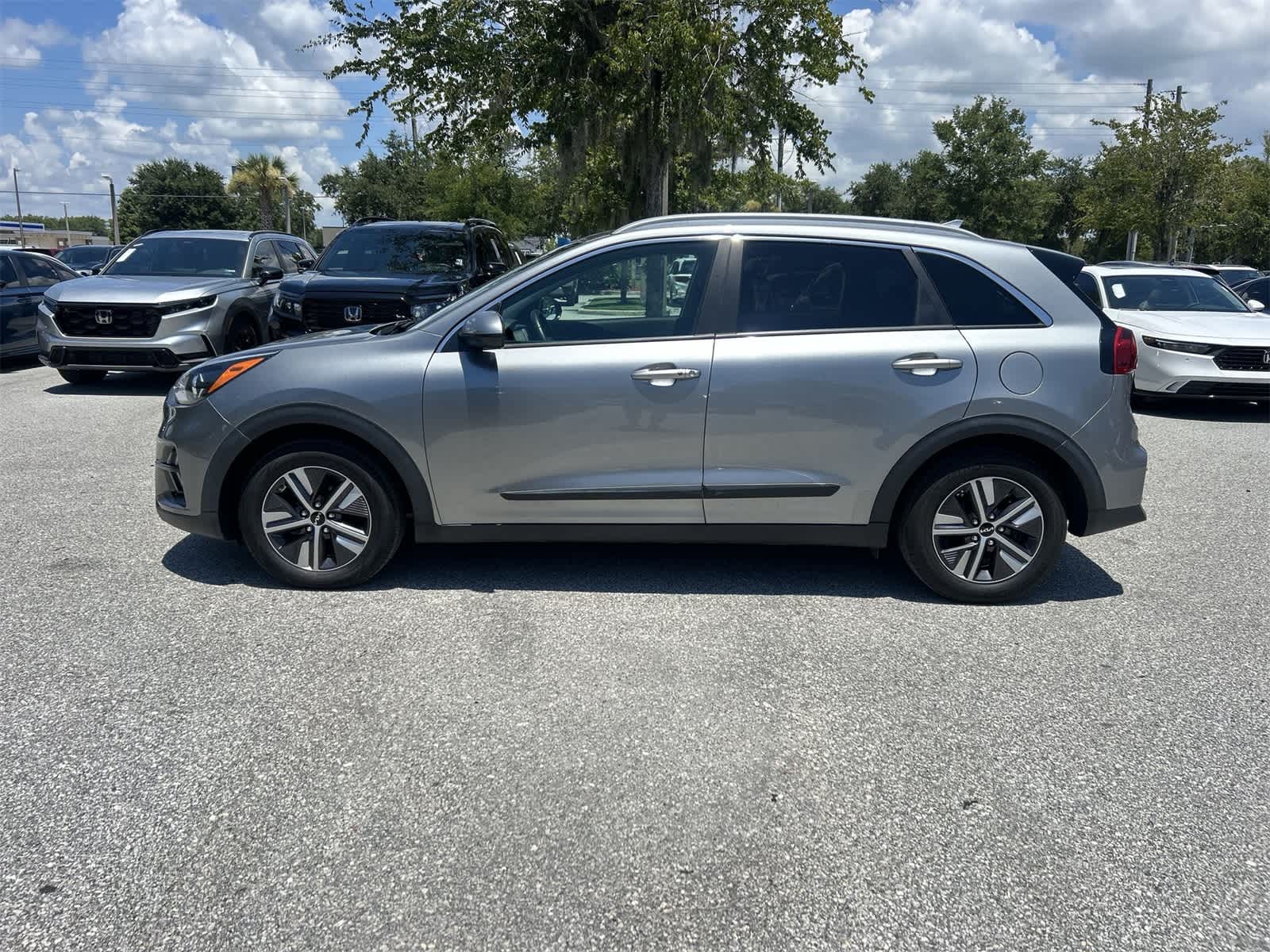 Thumbnail: 2022 Kia Niro - 3