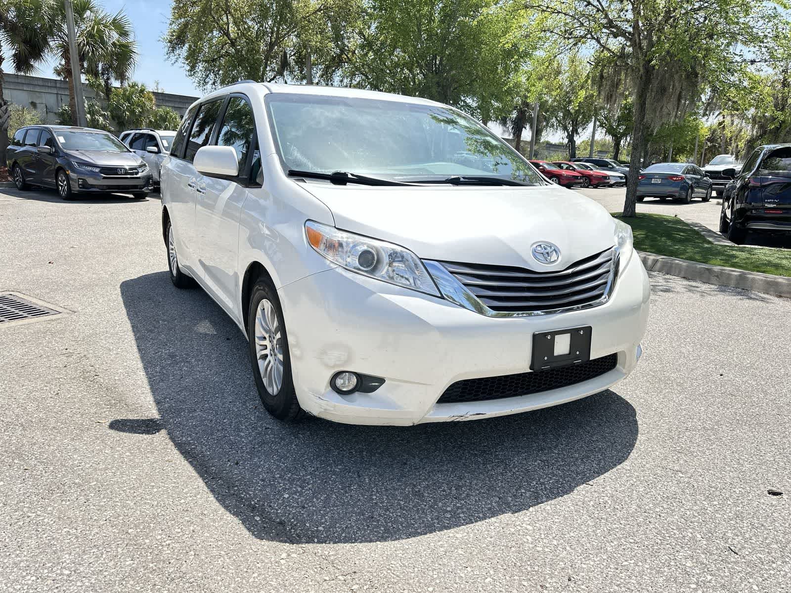 Thumbnail: 2015 Toyota Sienna - 8