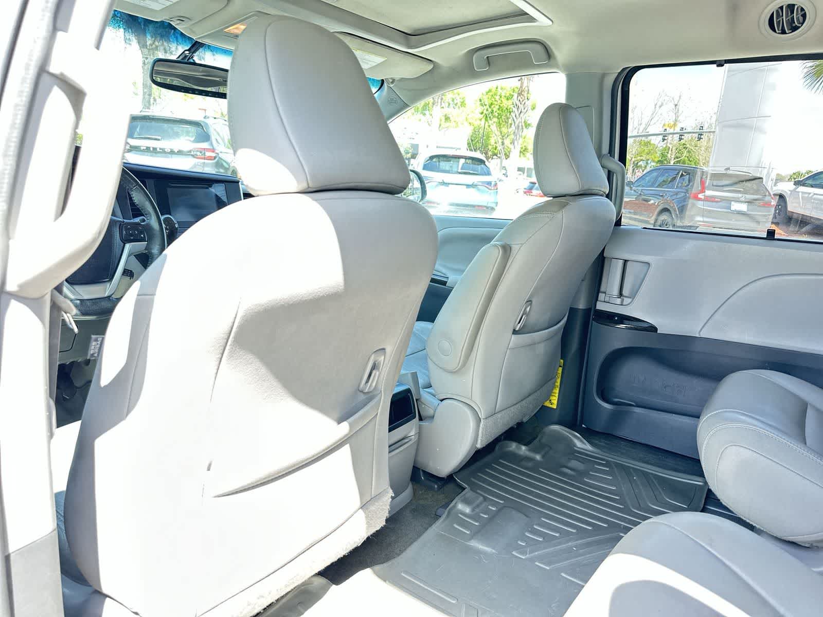 Thumbnail: 2015 Toyota Sienna - 14