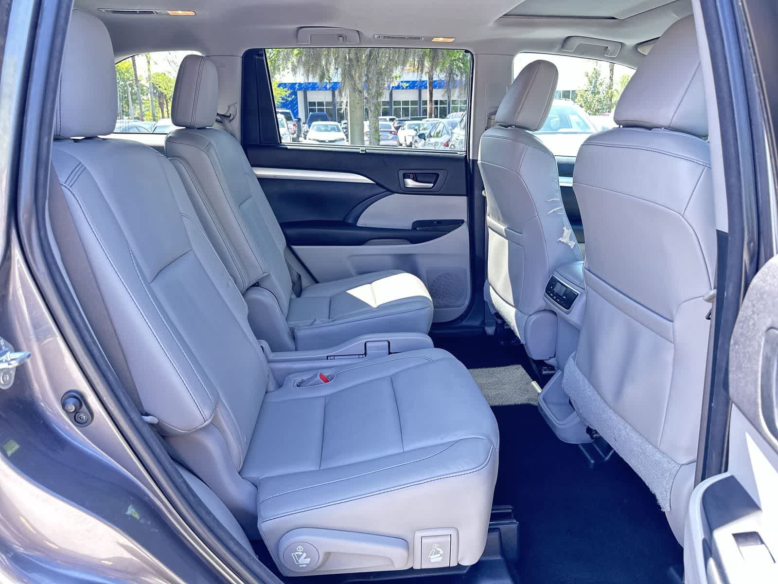 Thumbnail: 2015 Toyota Highlander - 16