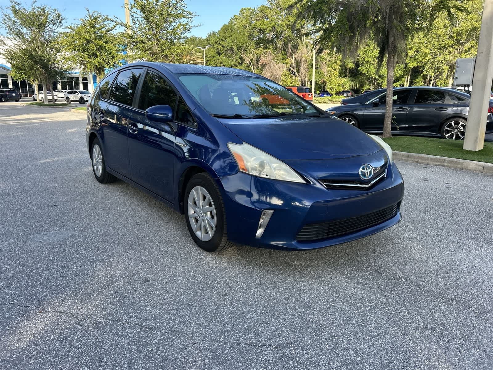 Thumbnail: 2013 Toyota Prius v - 8
