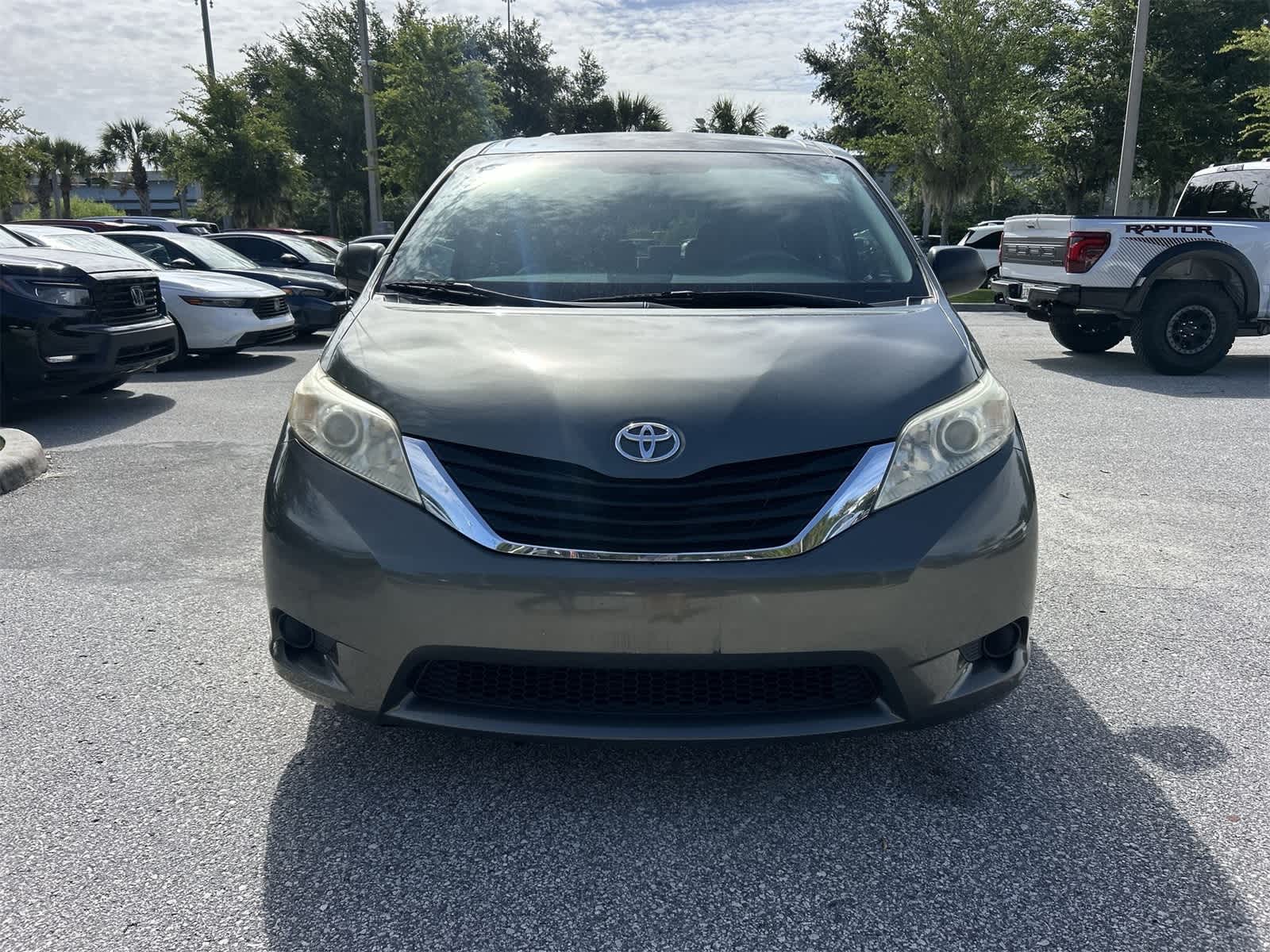 Thumbnail: 2011 Toyota Sienna - 9