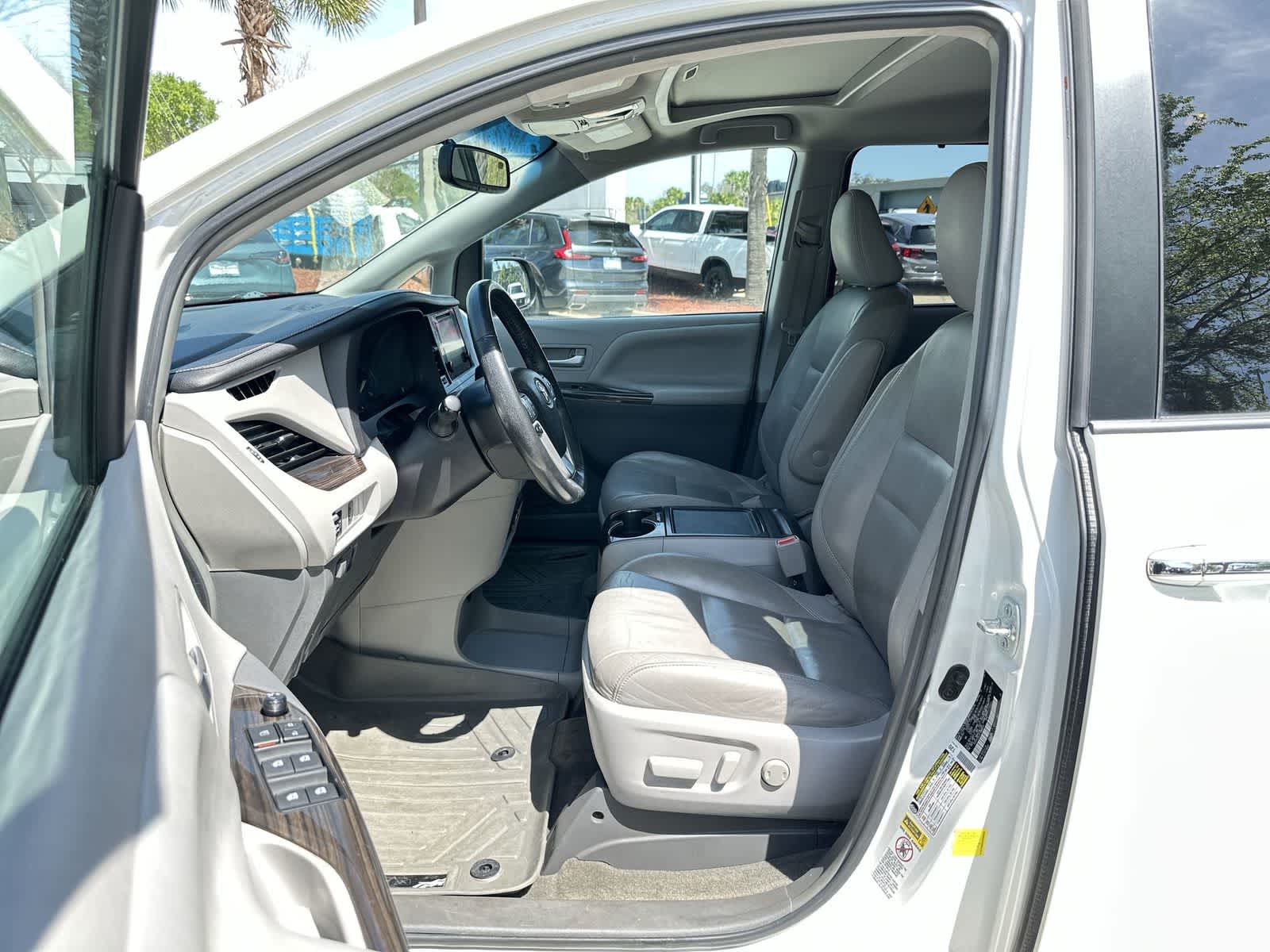 Thumbnail: 2015 Toyota Sienna - 2