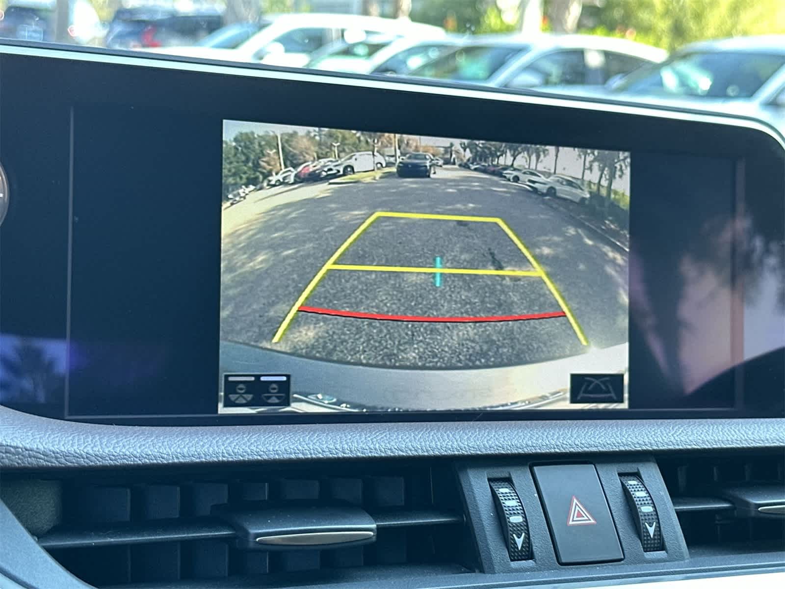 Thumbnail: 2021 Lexus ES - 20