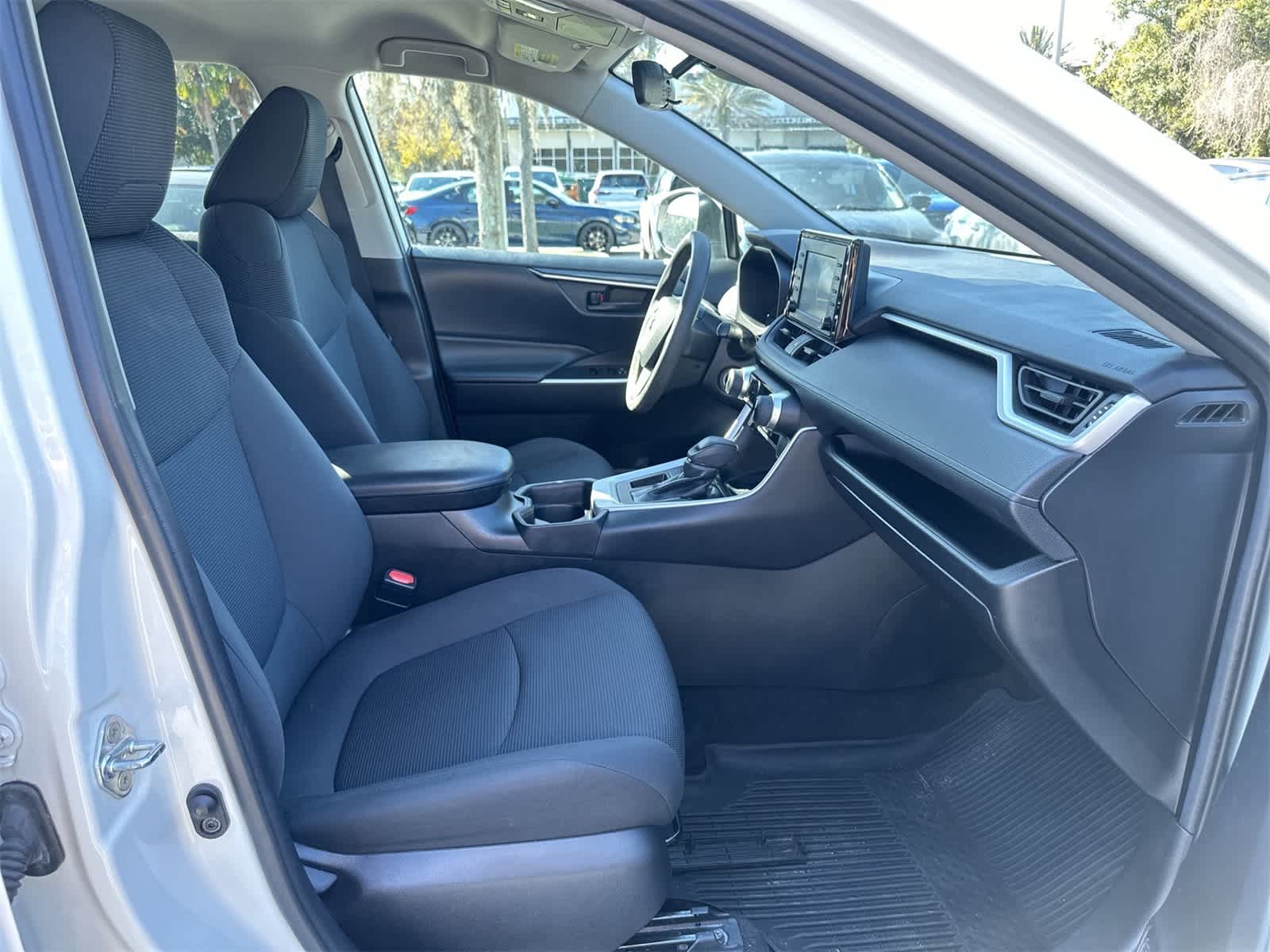 Thumbnail: 2020 Toyota RAV4 - 17