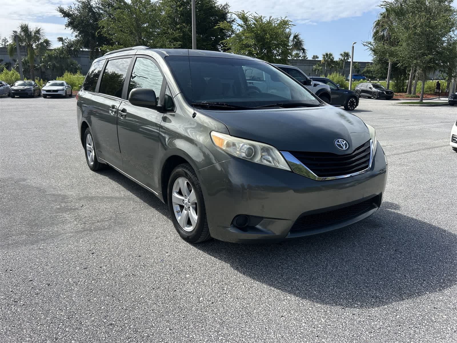 Thumbnail: 2011 Toyota Sienna - 8