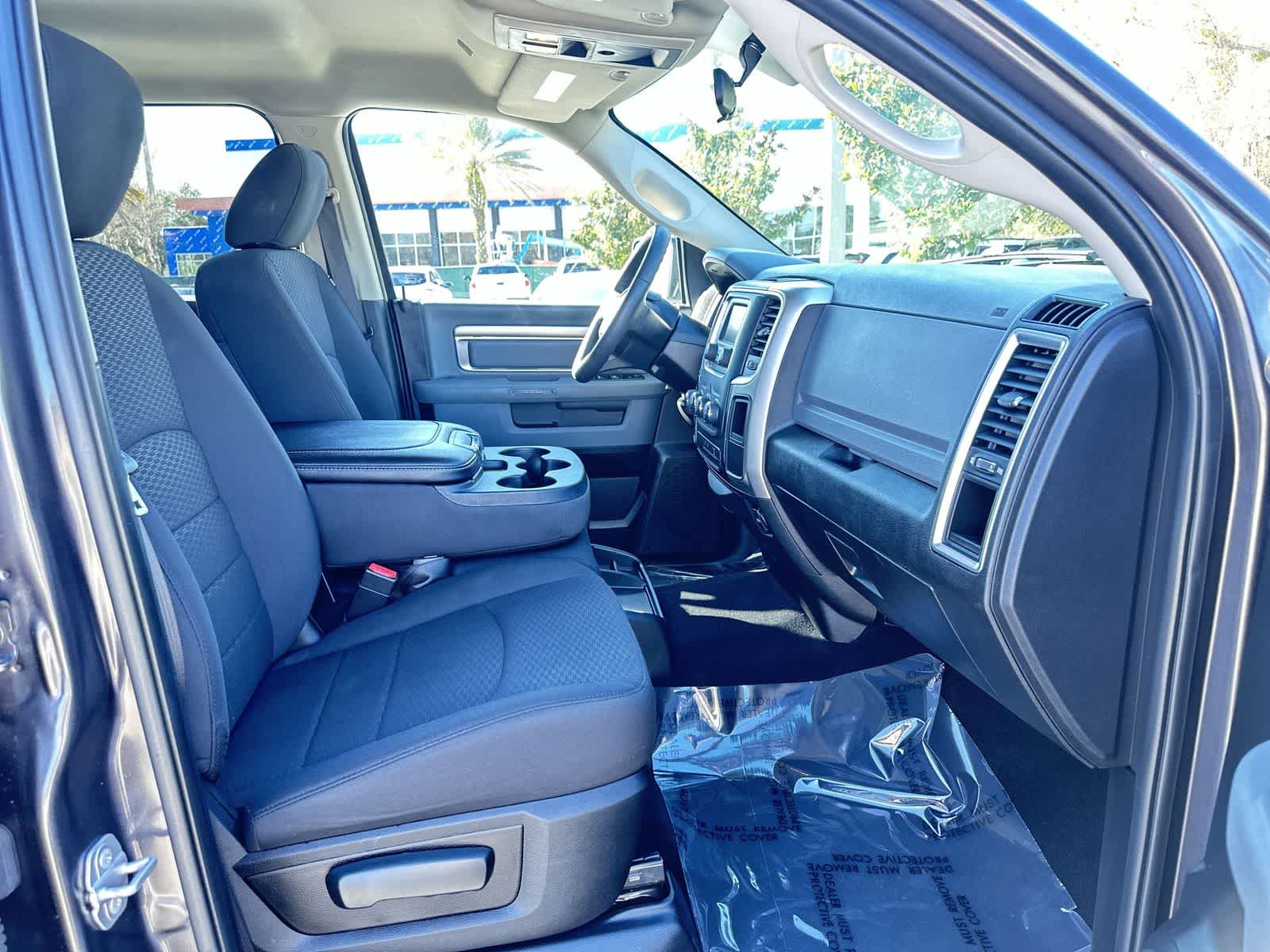 Thumbnail: 2019 RAM 1500 Classic - 17