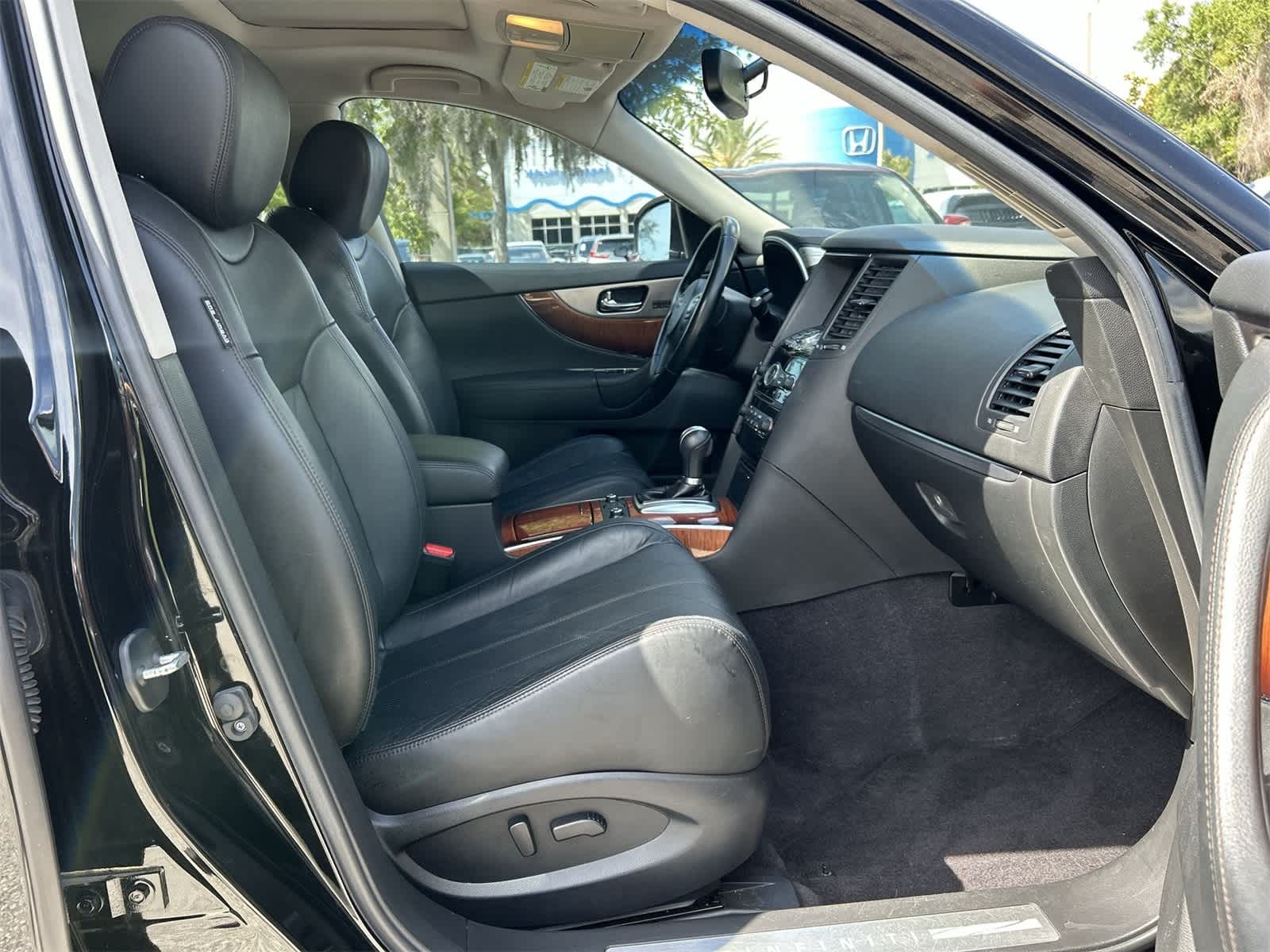 Thumbnail: 2016 INFINITI QX70 - 17