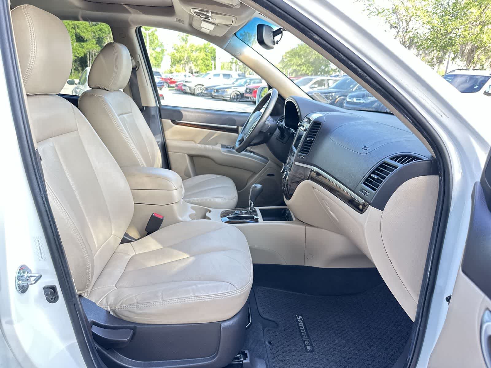 Thumbnail: 2011 Hyundai Santa Fe - 17