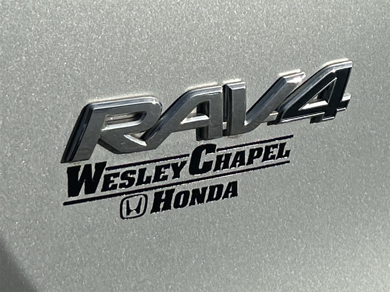 2016 Toyota RAV4 XLE 10