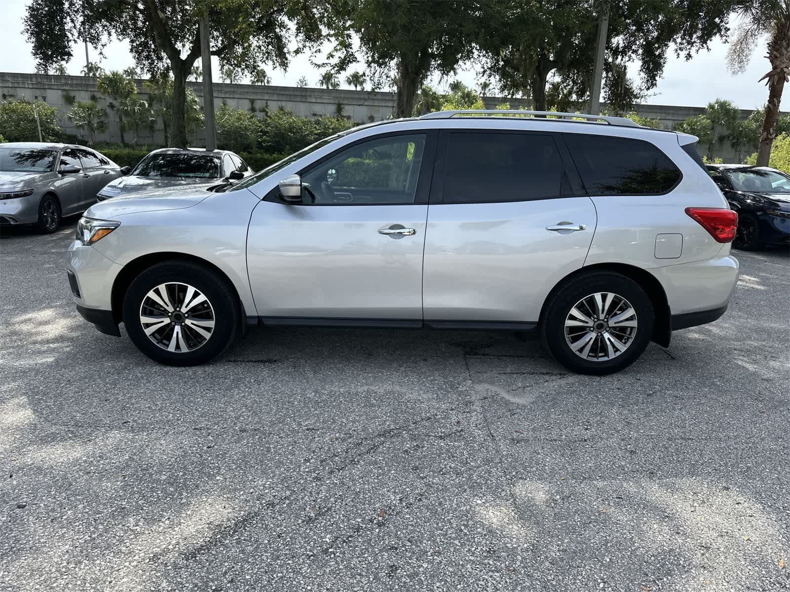 Thumbnail: 2019 Nissan Pathfinder - 3