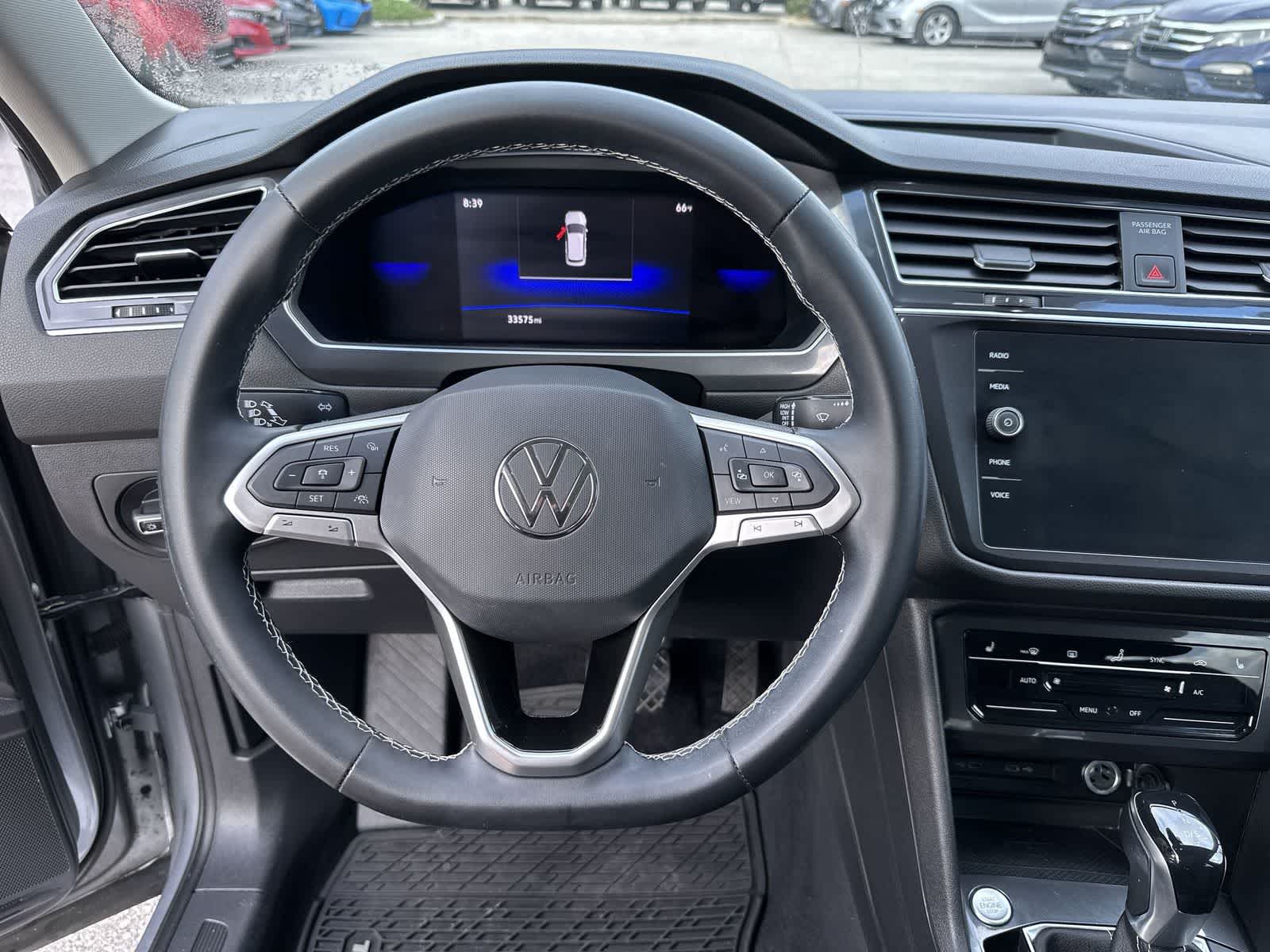 Thumbnail: 2022 Volkswagen Tiguan - 18