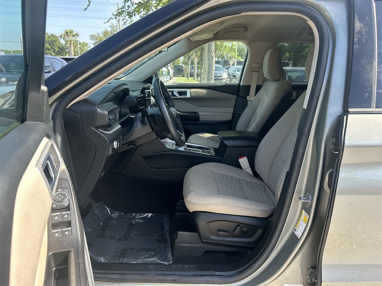 2020 Ford Explorer XLT 2