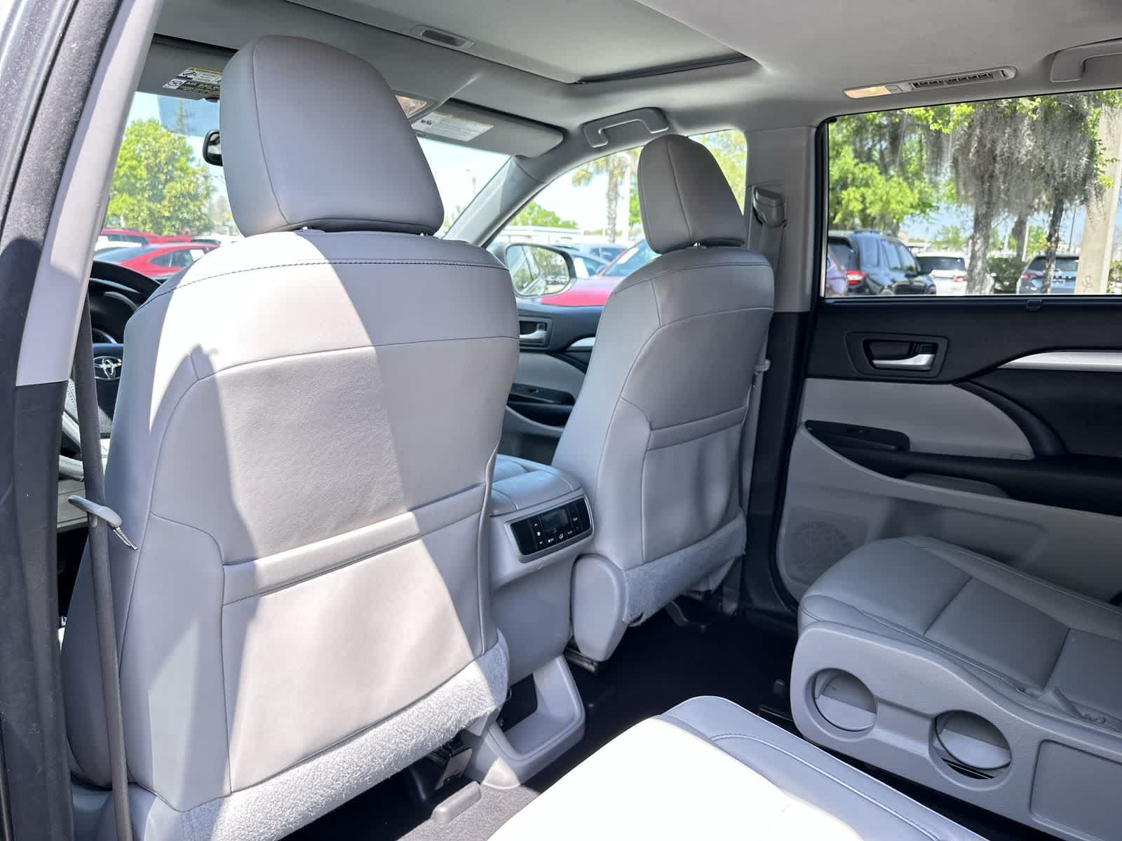 Thumbnail: 2015 Toyota Highlander - 14