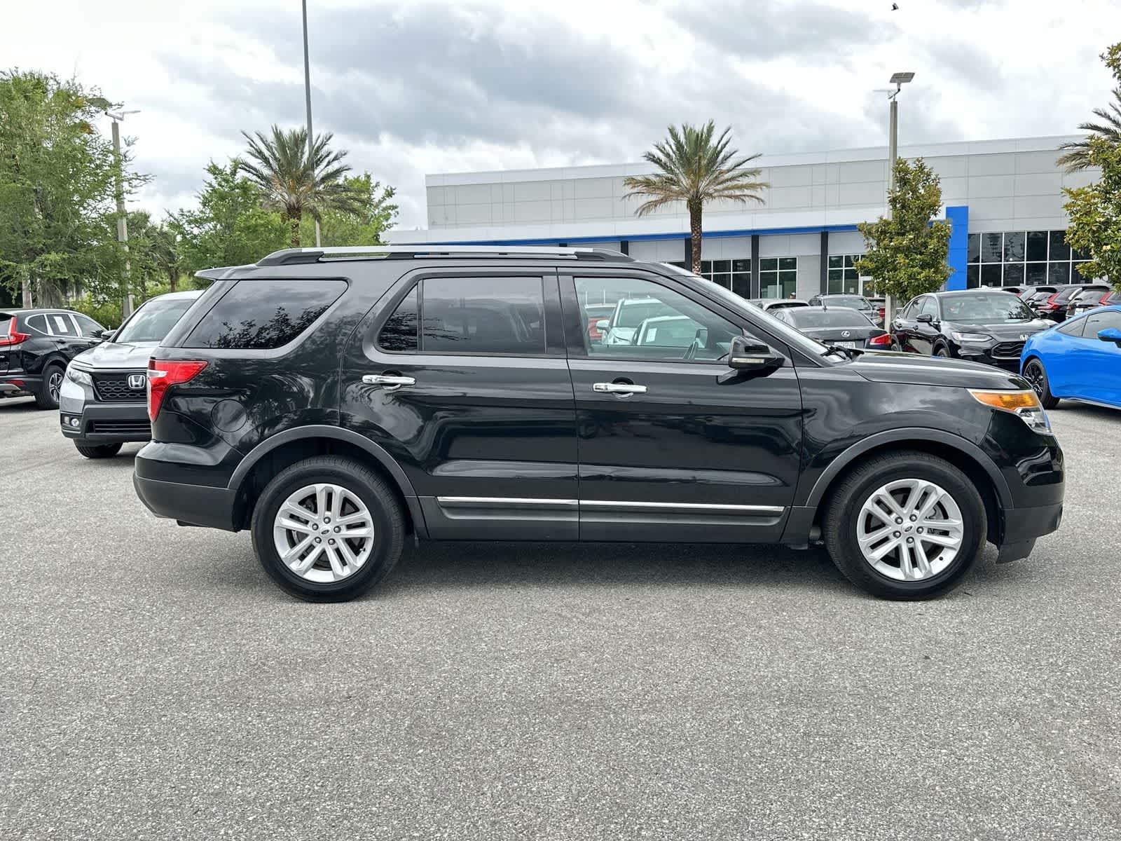 Thumbnail: 2013 Ford Explorer - 7