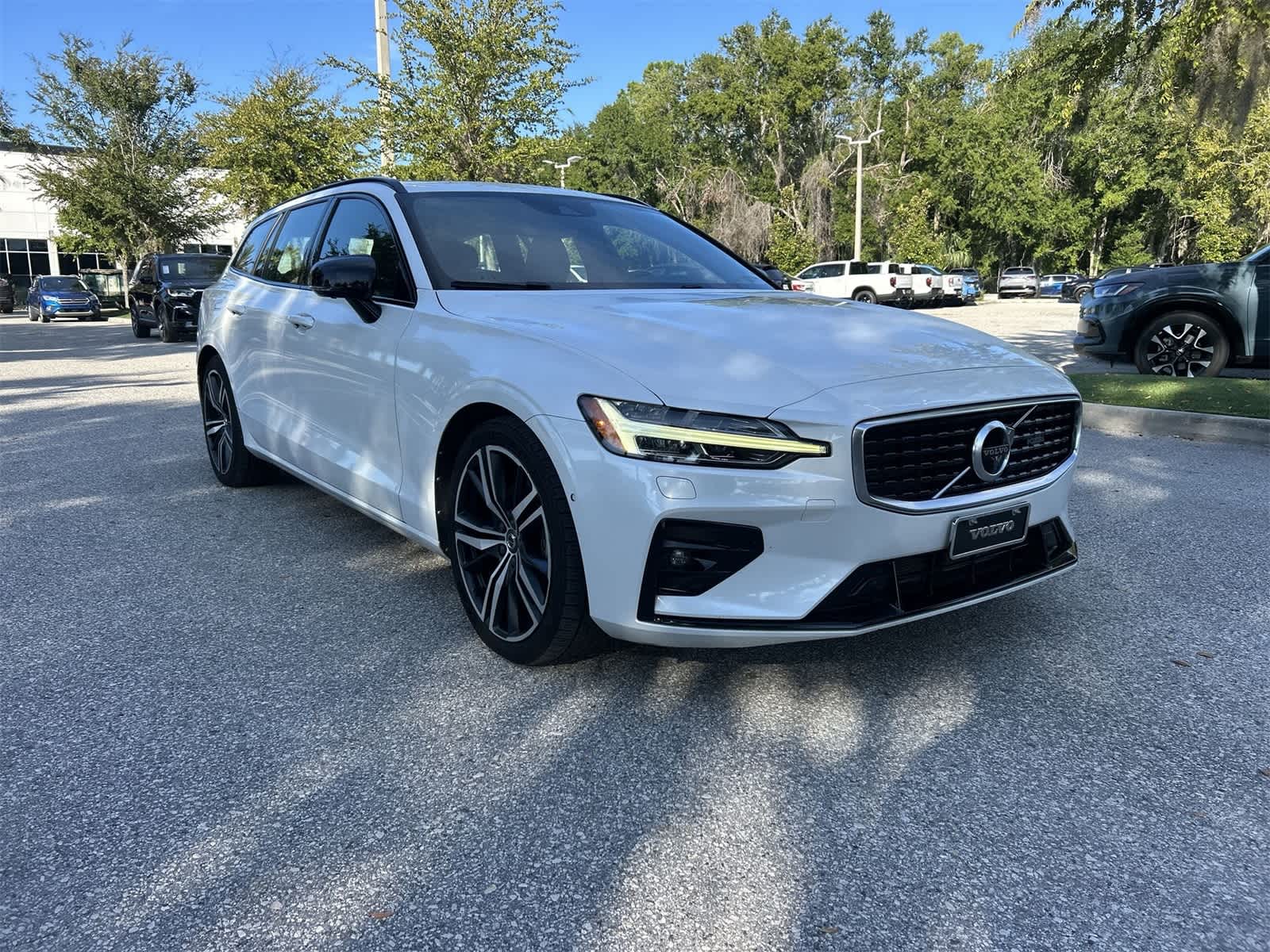Thumbnail: 2020 Volvo V60 - 8