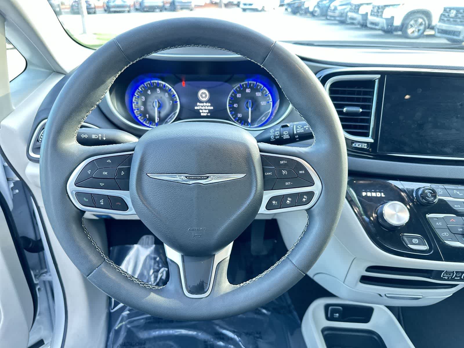 Thumbnail: 2024 Chrysler Pacifica - 18