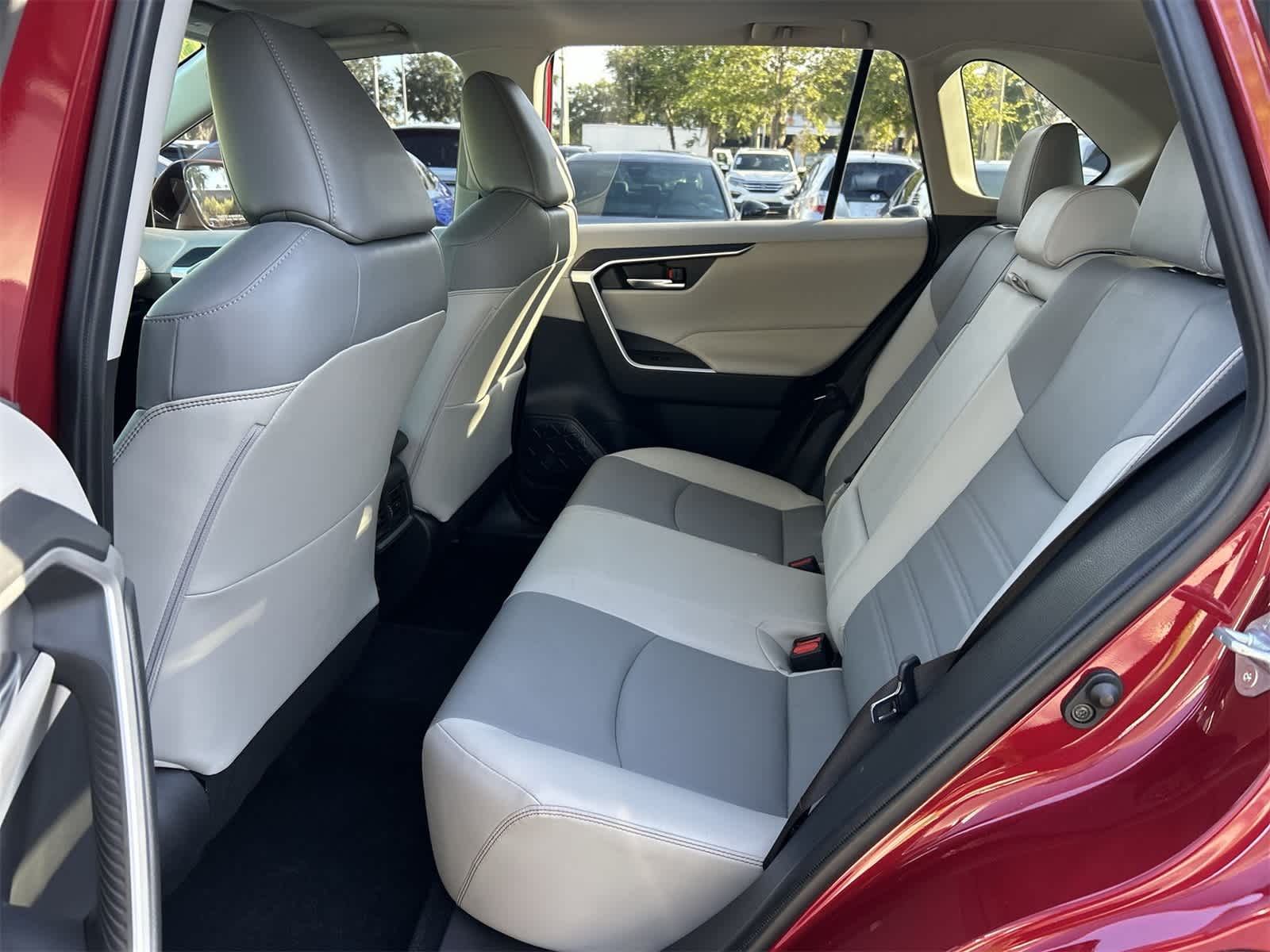 Thumbnail: 2020 Toyota RAV4 - 15