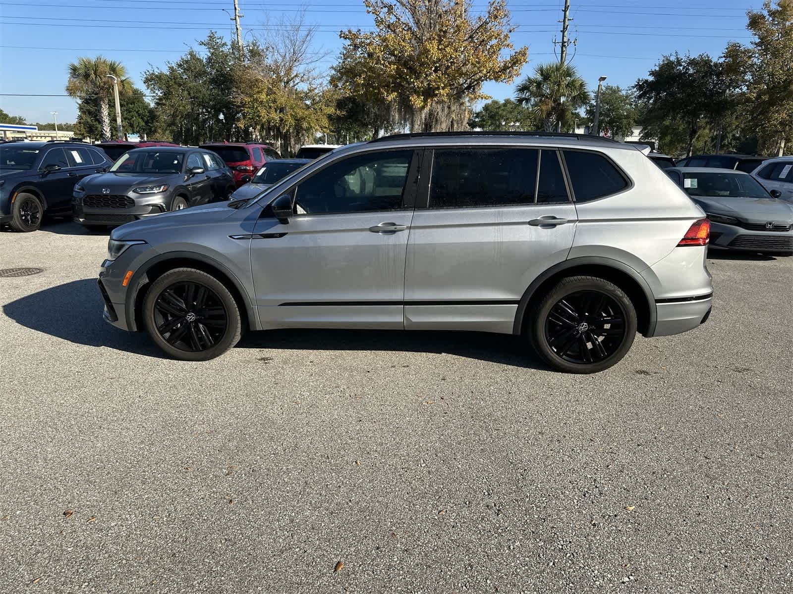 Thumbnail: 2022 Volkswagen Tiguan - 3