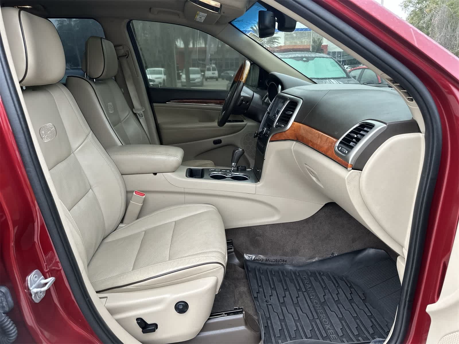 Thumbnail: 2012 Jeep Grand Cherokee - 17