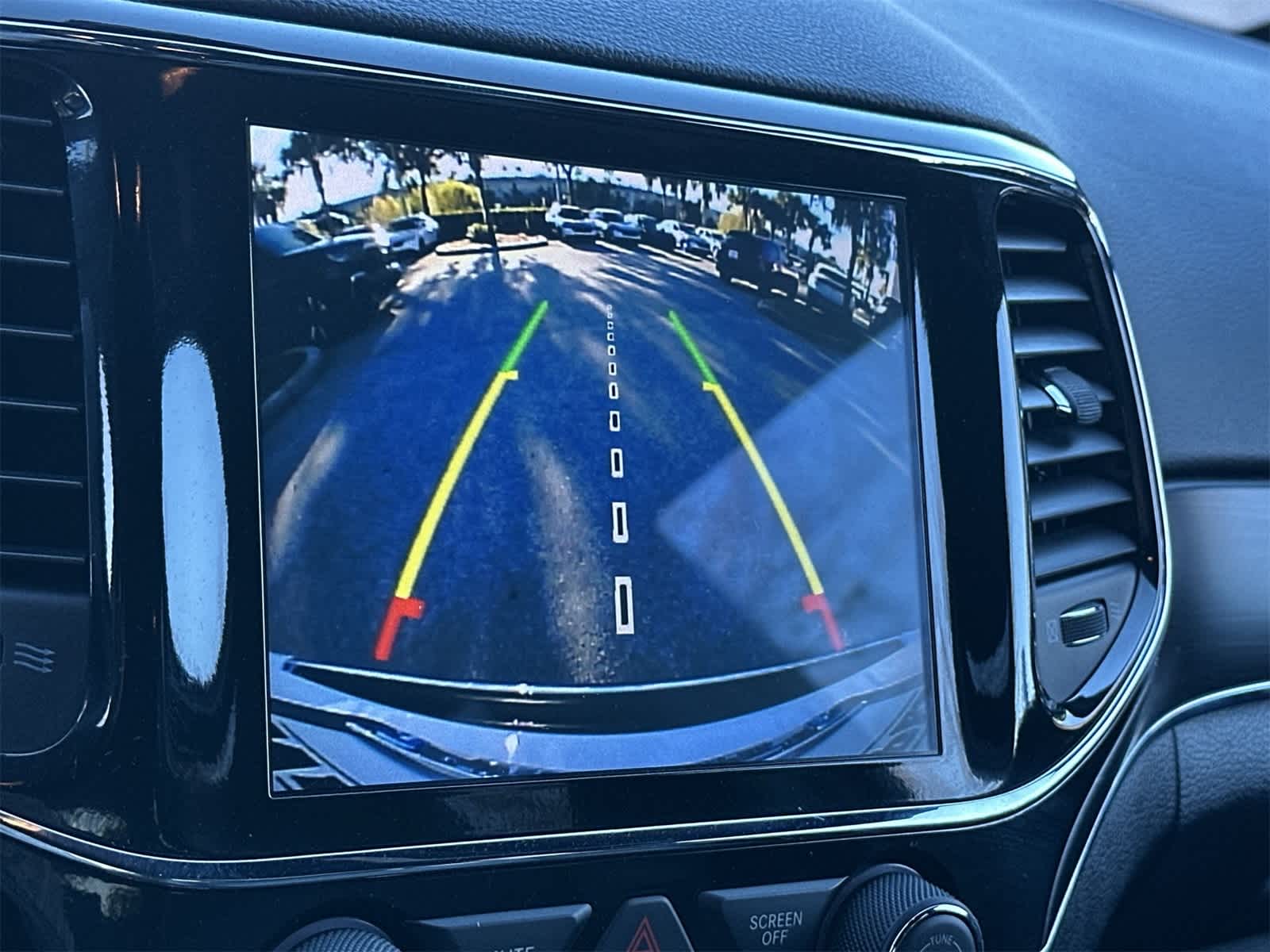 Thumbnail: 2020 Jeep Grand Cherokee - 20