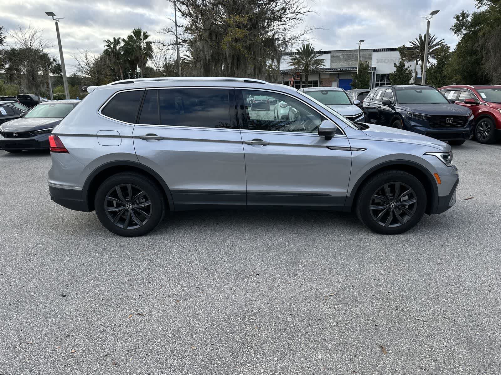 Thumbnail: 2022 Volkswagen Tiguan - 7